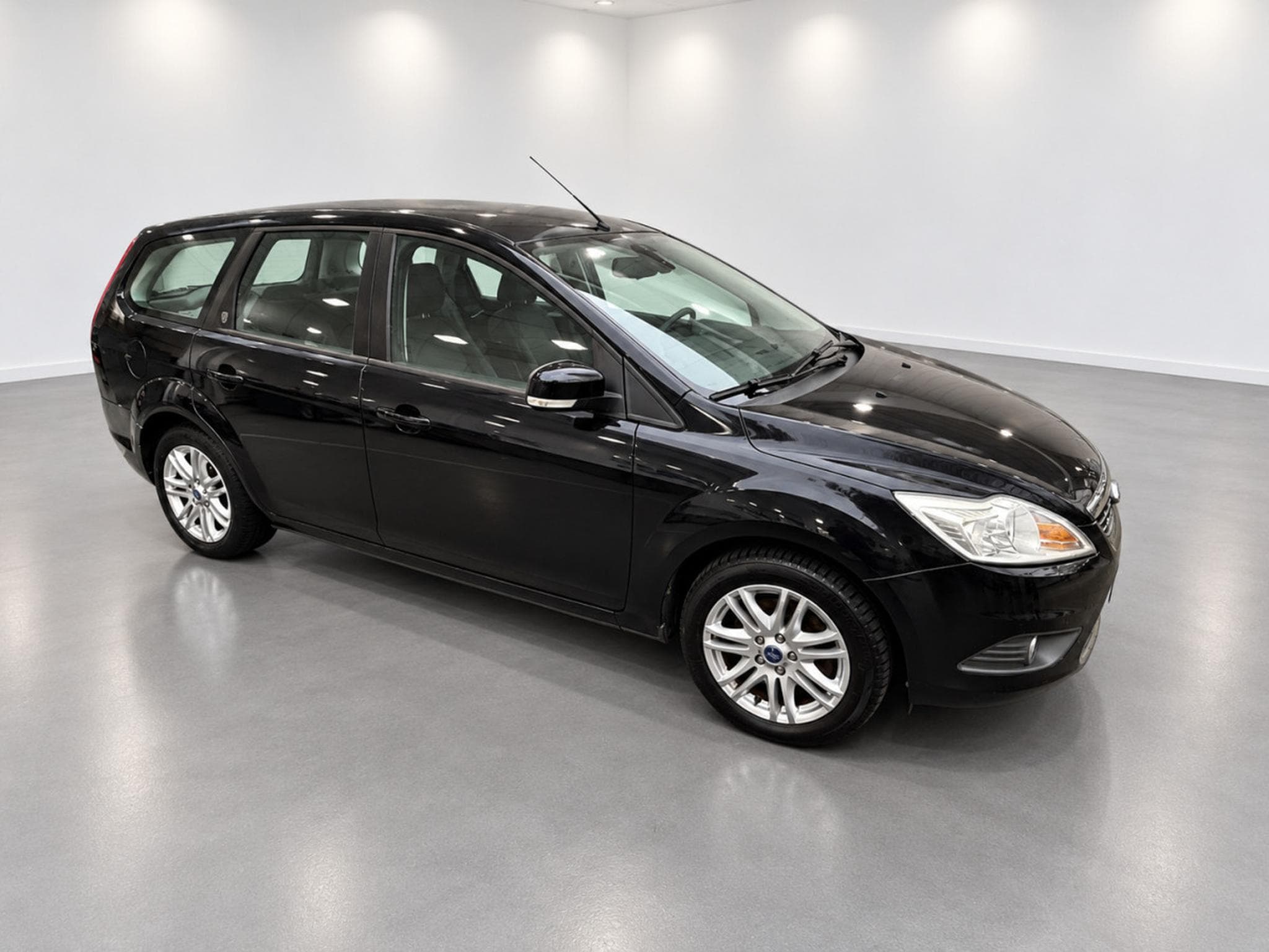 Ford Focus 1.8 TDCi 115 Turnier Ghia (2008) - Foto 2
