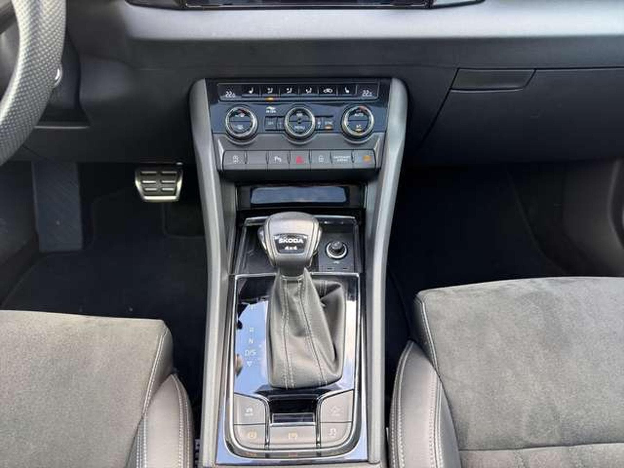 Skoda Karoq Sportline 4x4/AHK/NAVI/ACC/Kamera/DCC (2023) - Foto 14