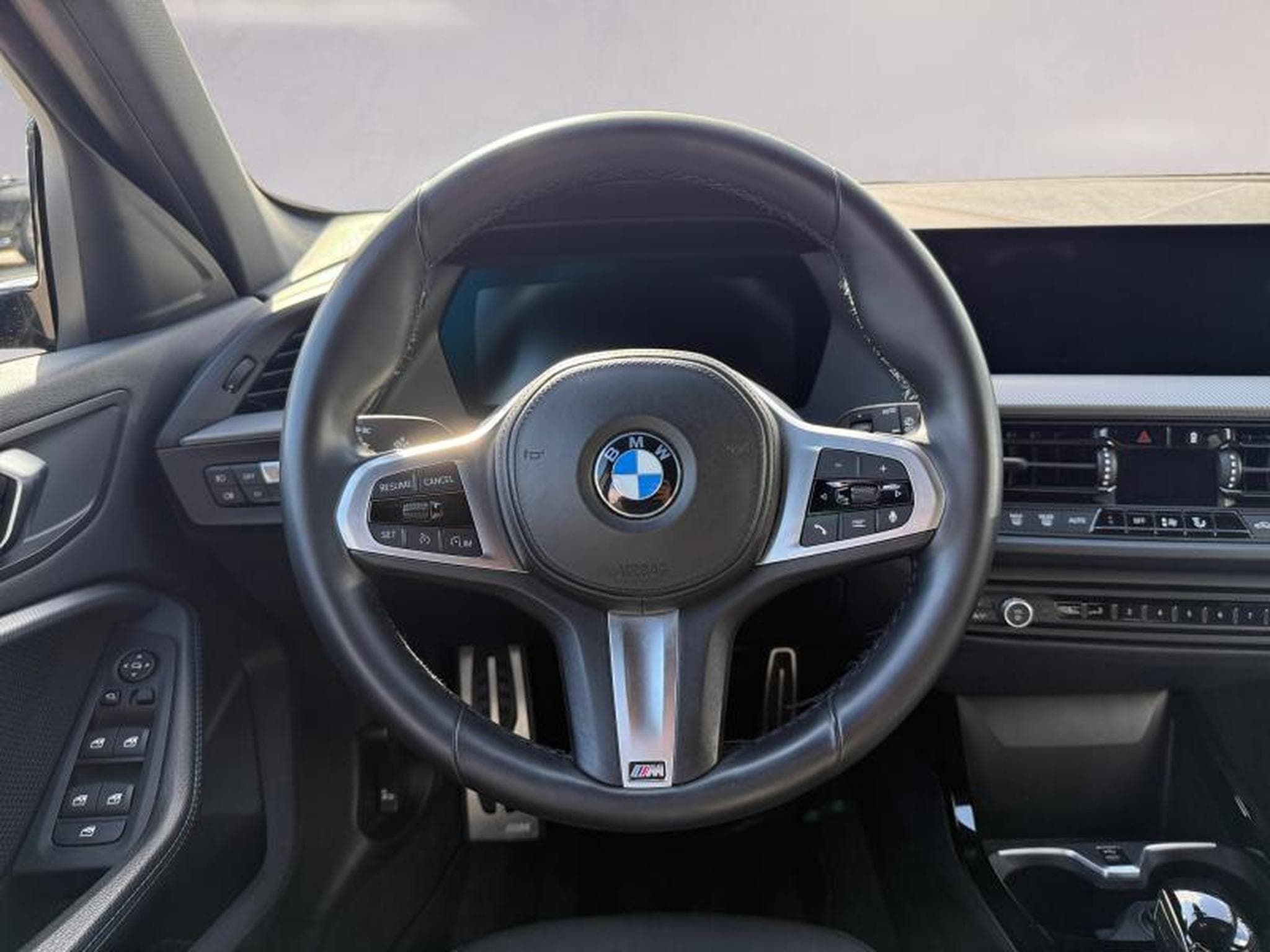 BMW 118 118i Hatch Kit M Sport (2022) - Foto 9