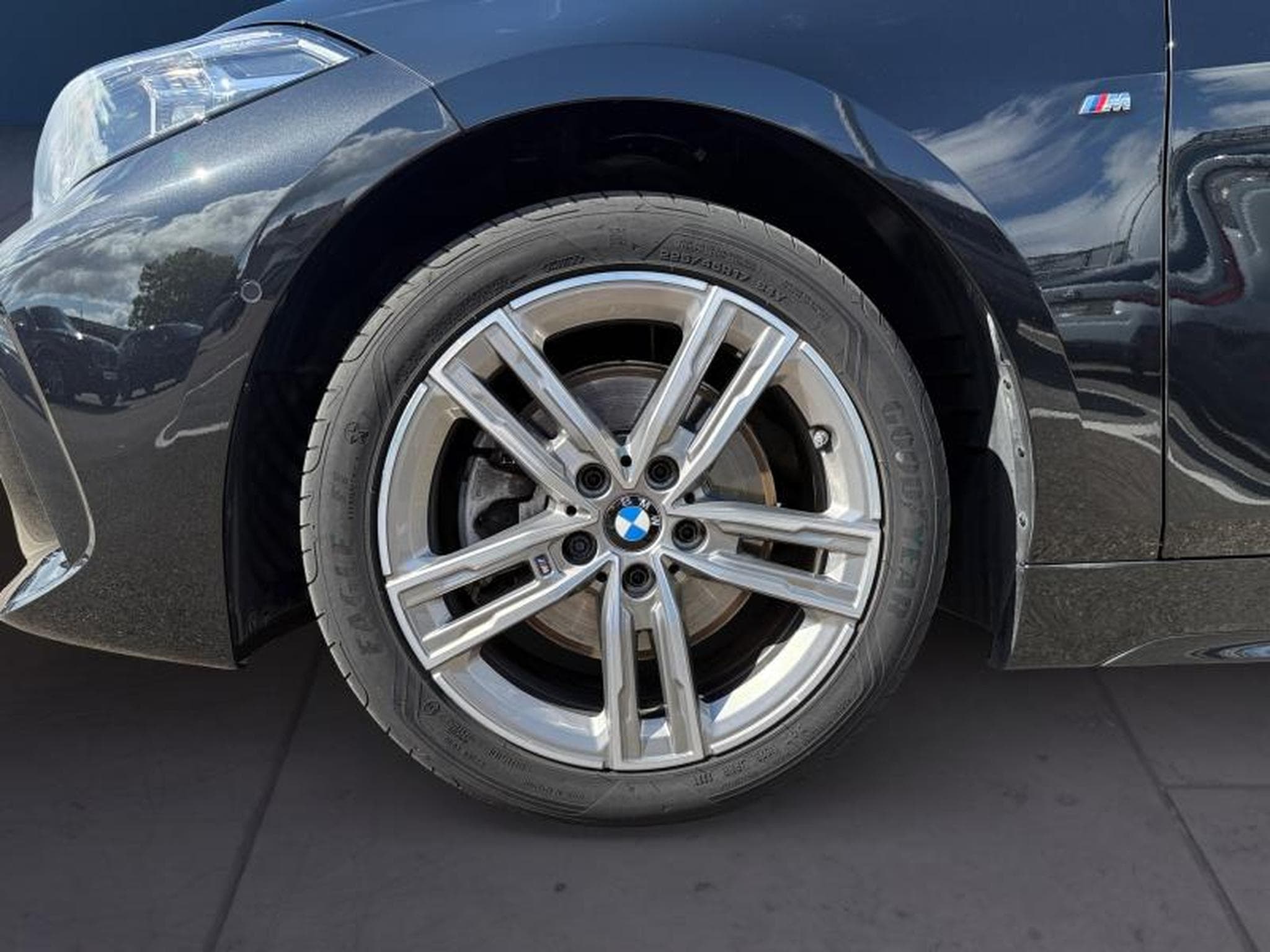 BMW 118 118i Hatch Kit M Sport (2022) - Foto 8
