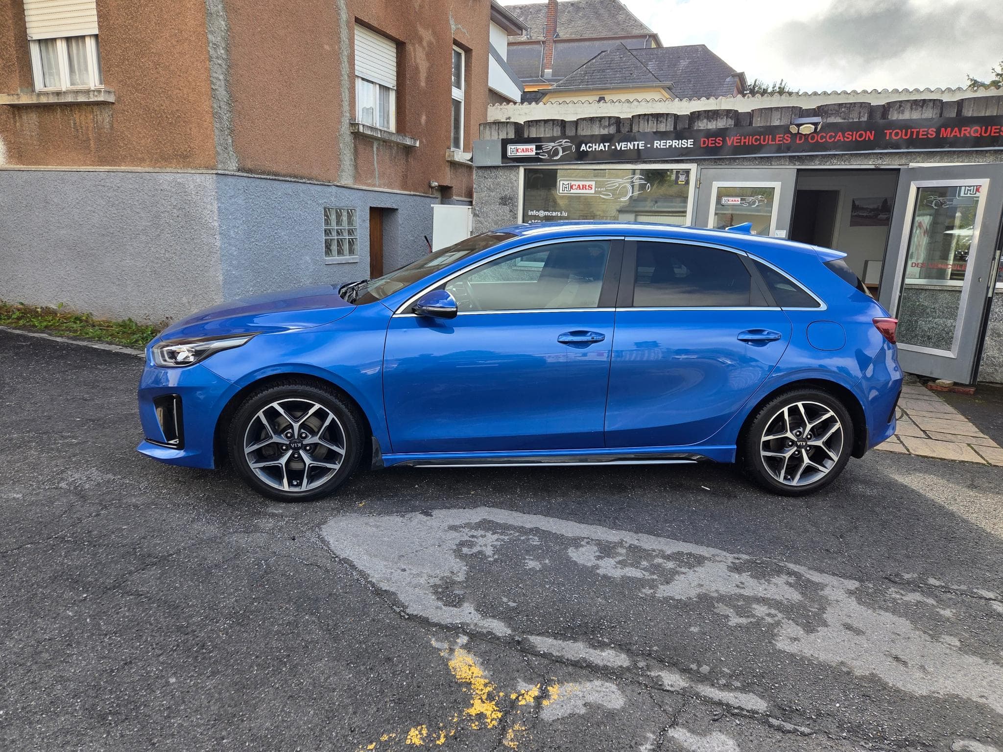 Kia Ceed 1.4 i 140CV AUTOMATIQUE GT LINE (2019) - Photo 2