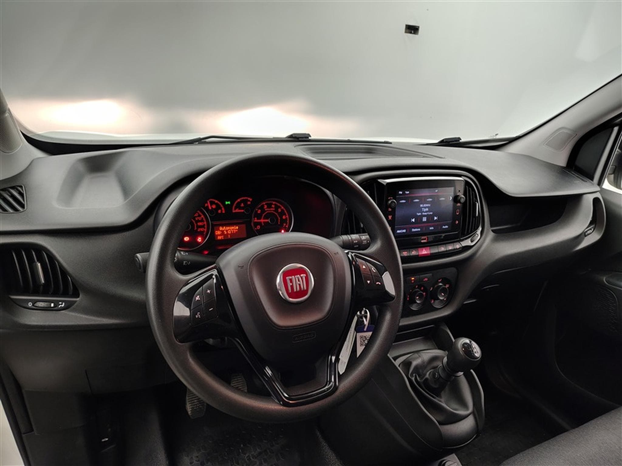 Fiat Doblo 1.6 MJET Cargo CLIM / CARPLAY (2023) - Foto 8