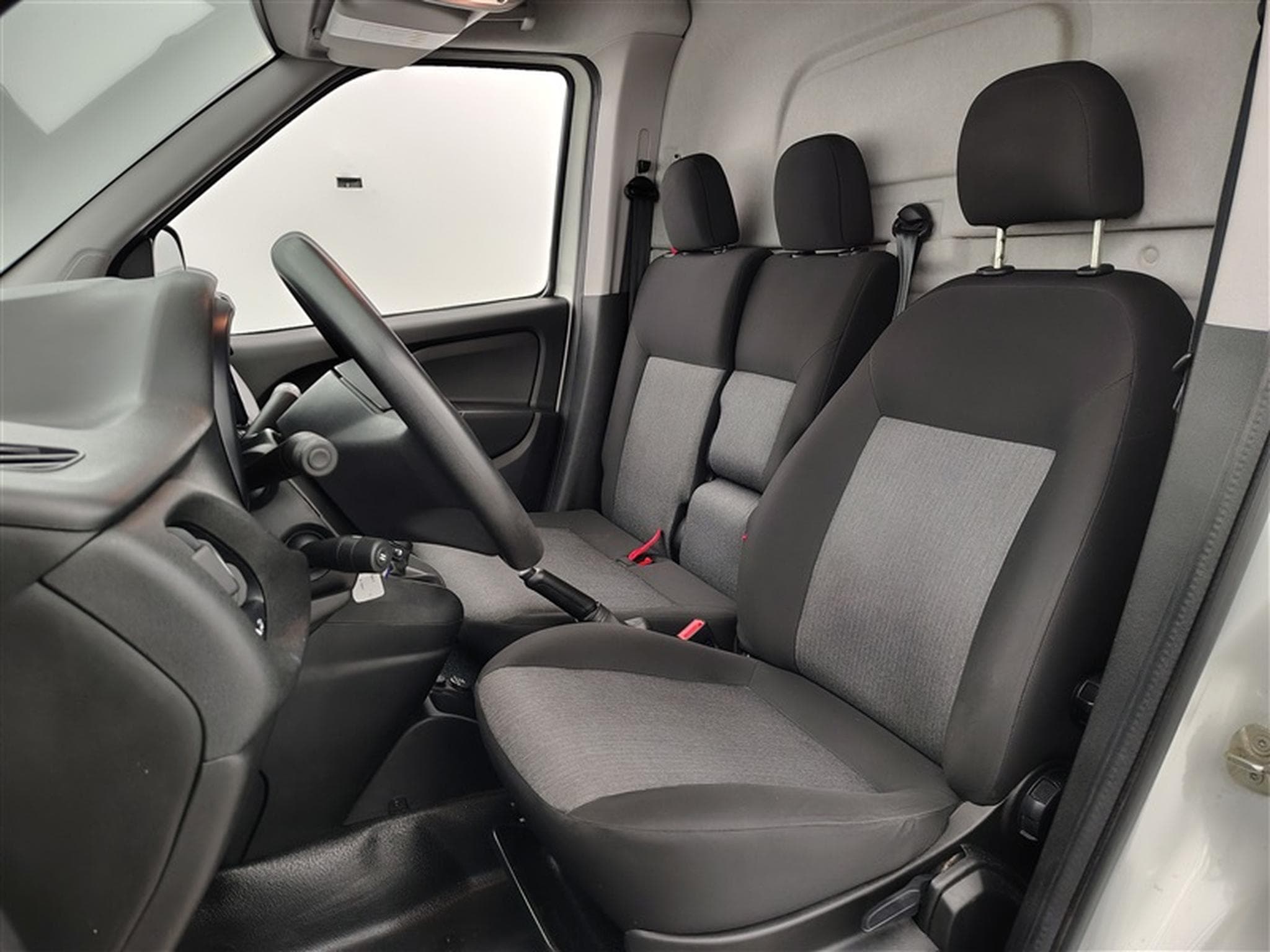 Fiat Doblo 1.6 MJET Cargo CLIM / CARPLAY (2023) - Foto 7