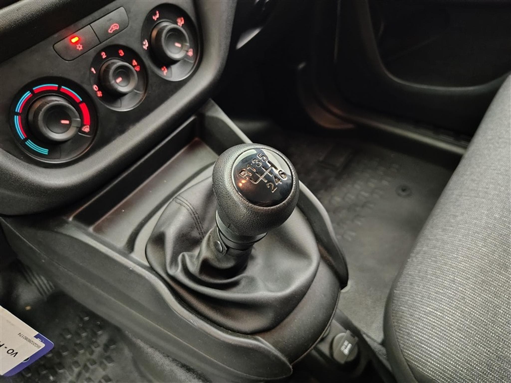 Fiat Doblo 1.6 MJET Cargo CLIM / CARPLAY (2023) - Foto 12