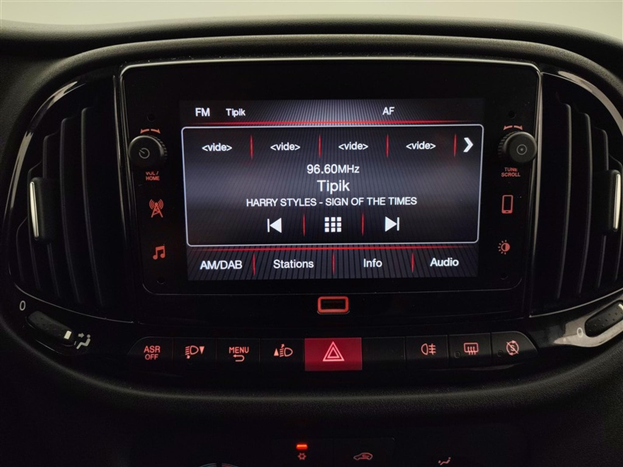 Fiat Doblo 1.6 MJET Cargo CLIM / CARPLAY (2023) - Foto 11