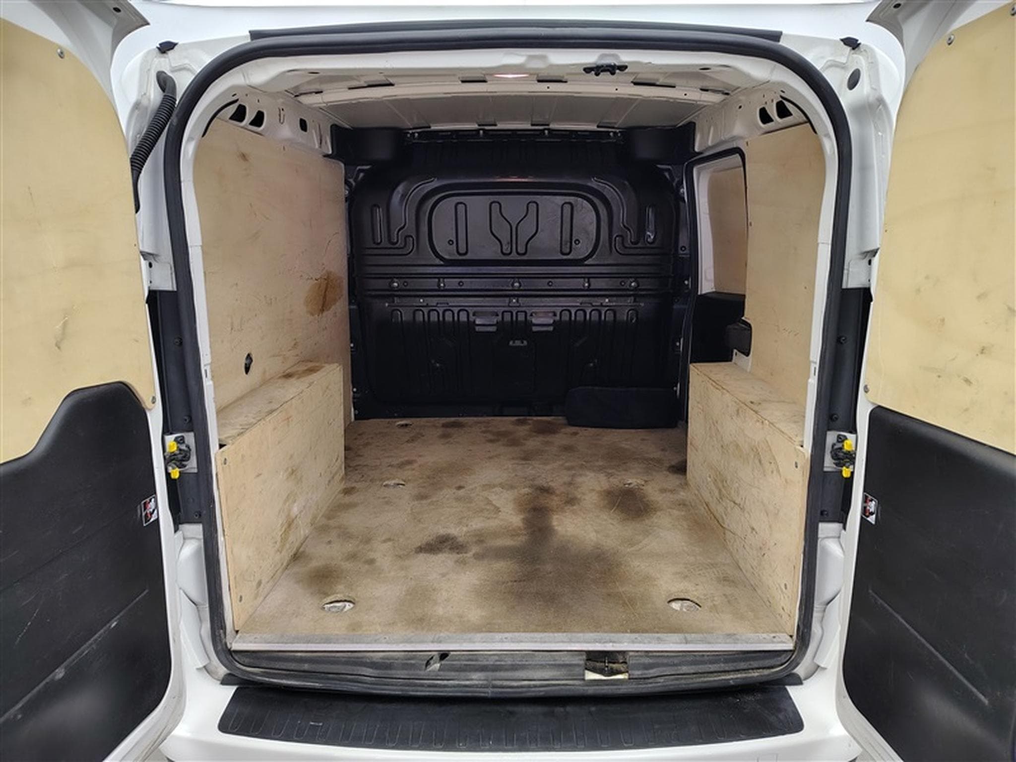 Fiat Doblo 1.6 MJET Cargo CLIM / CARPLAY (2023) - Foto 14