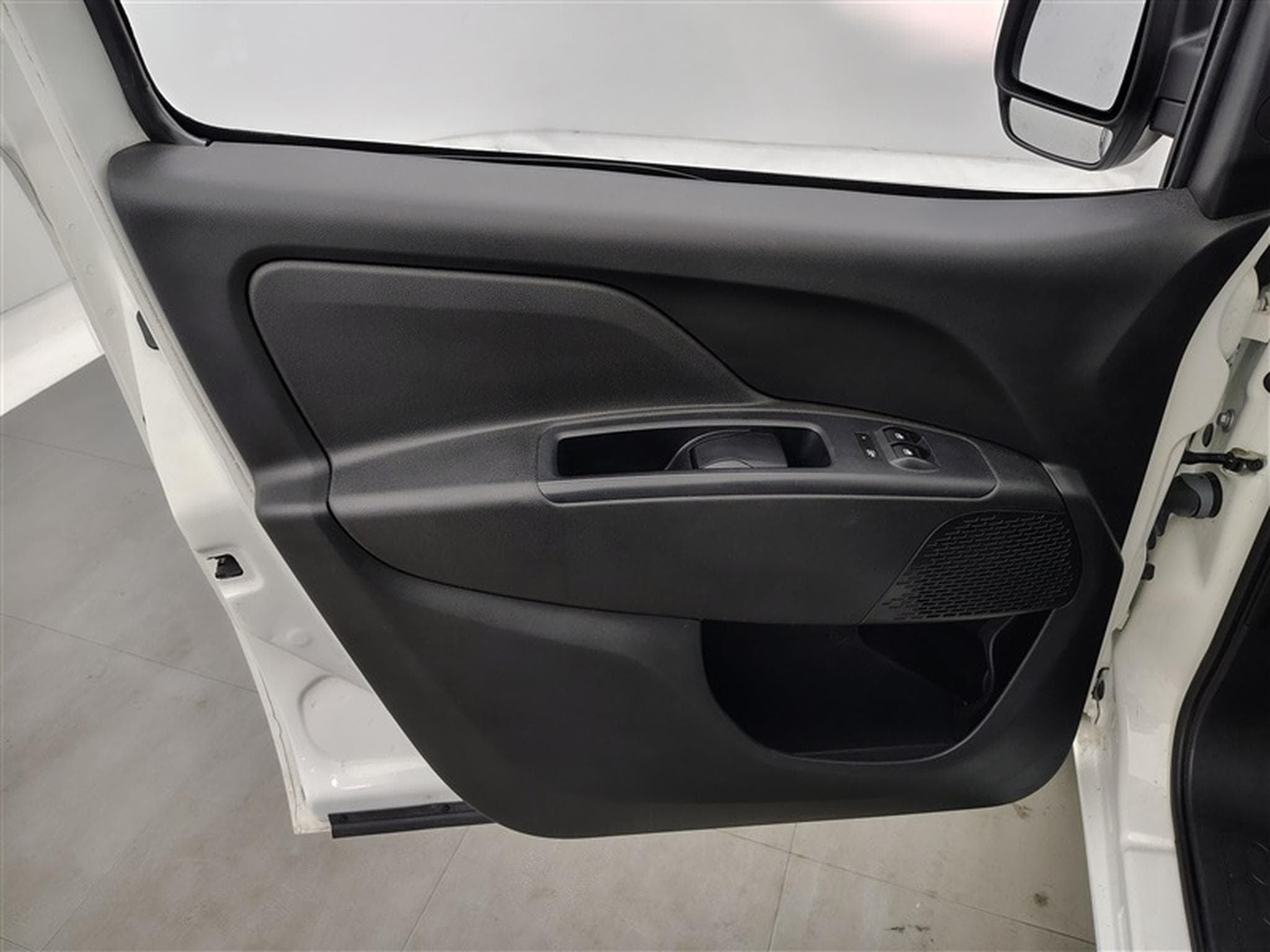 Fiat Doblo 1.6 MJET Cargo CLIM / CARPLAY (2023) - Foto 17