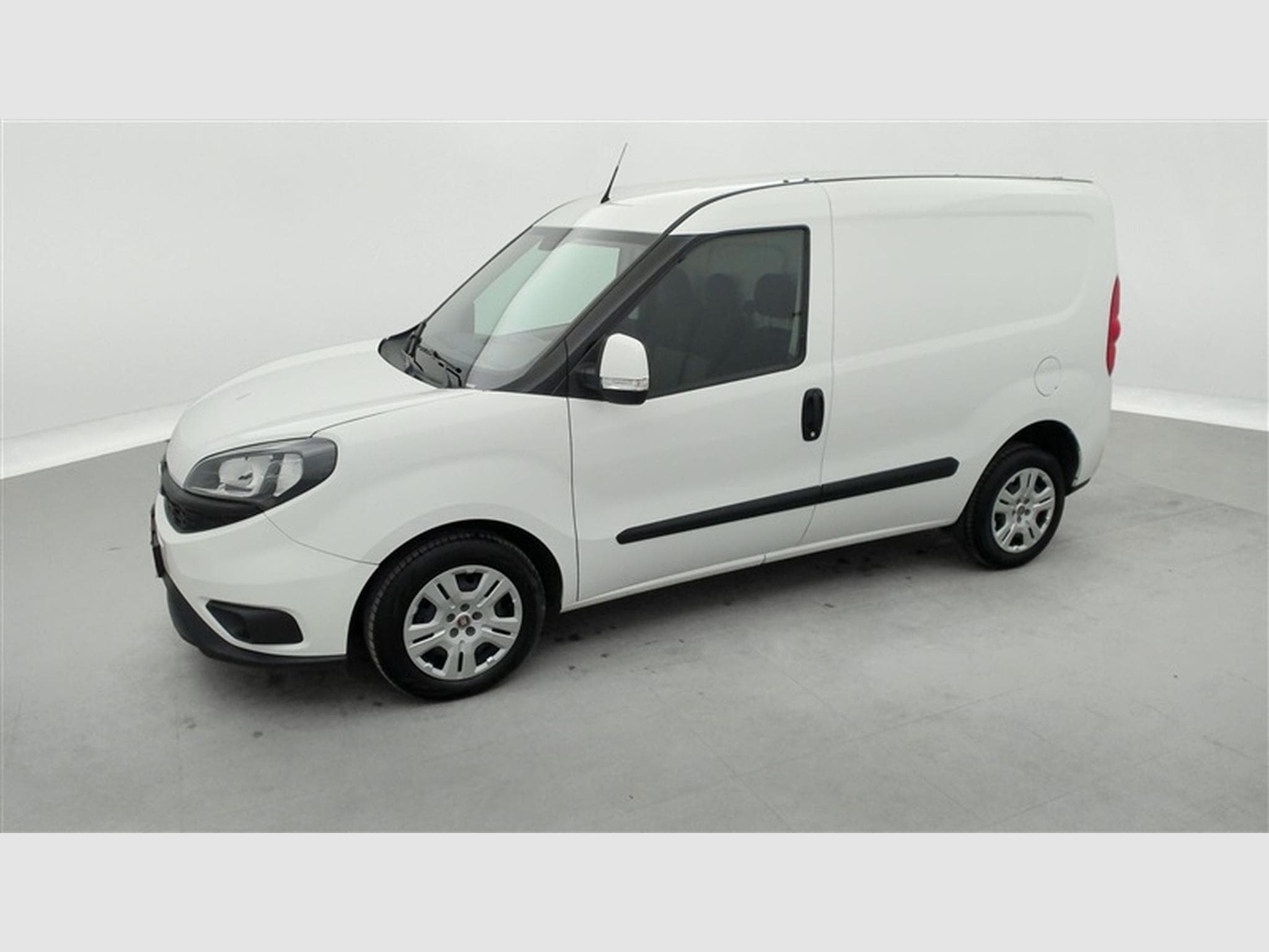 Fiat Doblo 1.6 MJET Cargo CLIM / CARPLAY (2023) - Foto 20