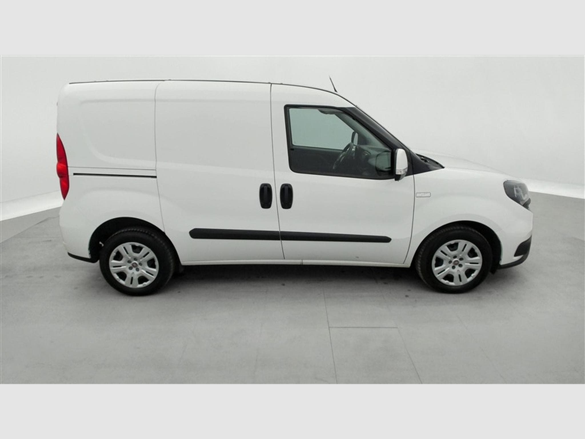Fiat Doblo 1.6 MJET Cargo CLIM / CARPLAY (2023) - Foto 23