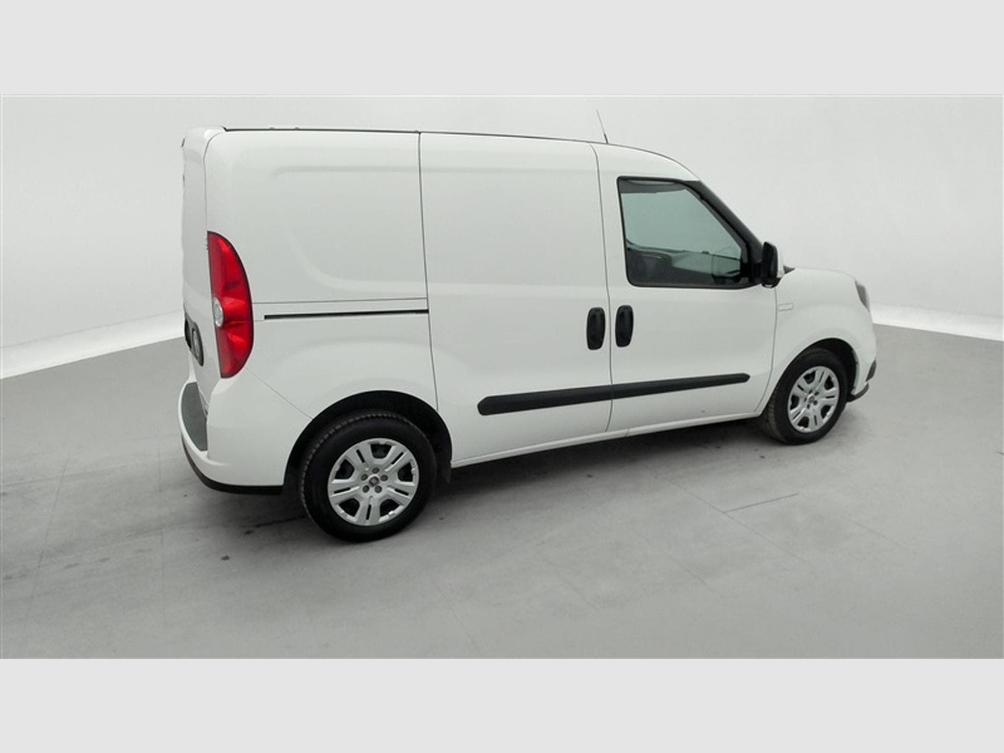Fiat Doblo 1.6 MJET Cargo CLIM / CARPLAY (2023) - Foto 24