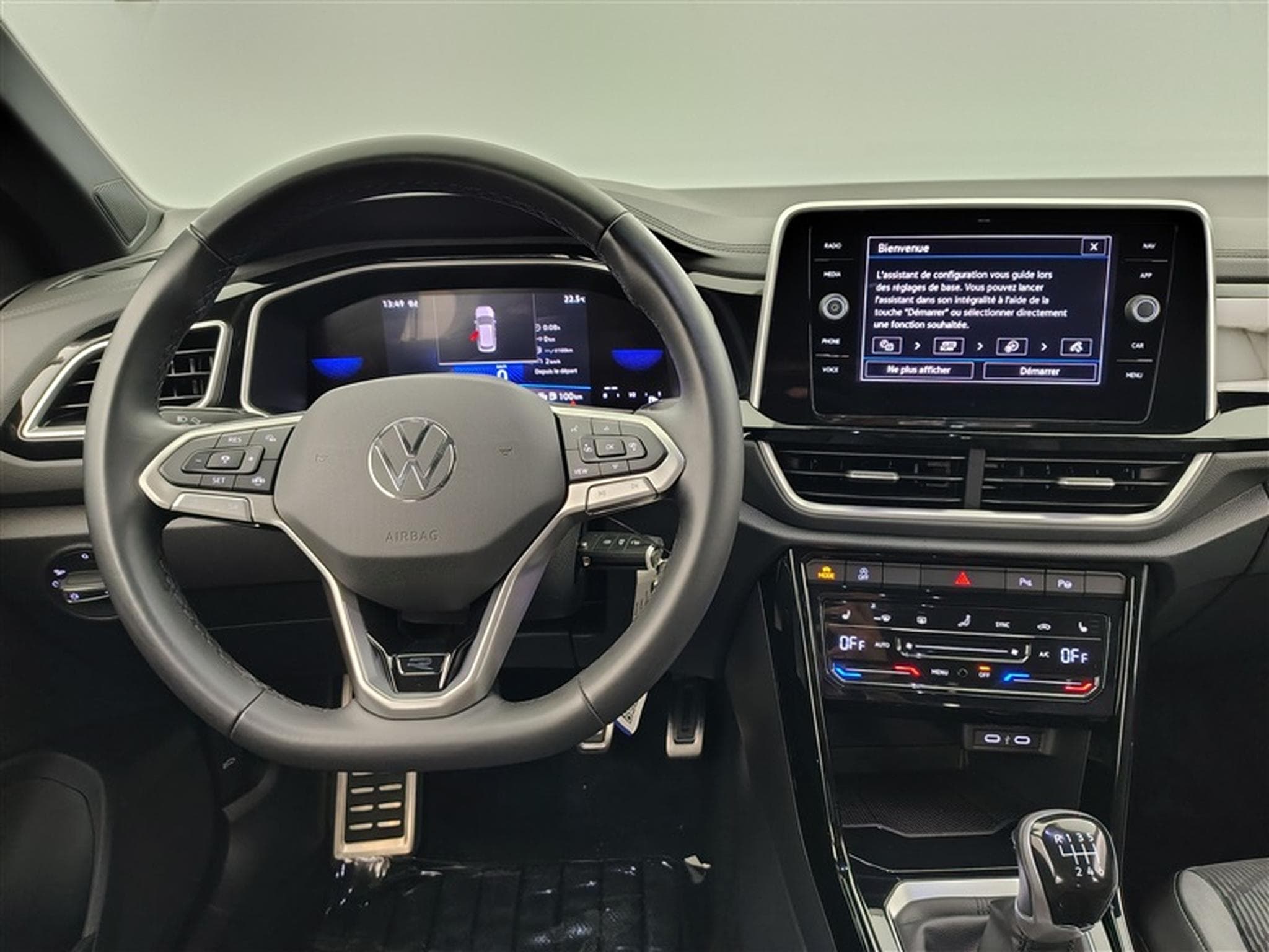 VW T-Roc 1.0 TSI 110cv R-Line CARPLAY / FULL LED / PDC AV+AR / JA 17" (2024) - Foto 9