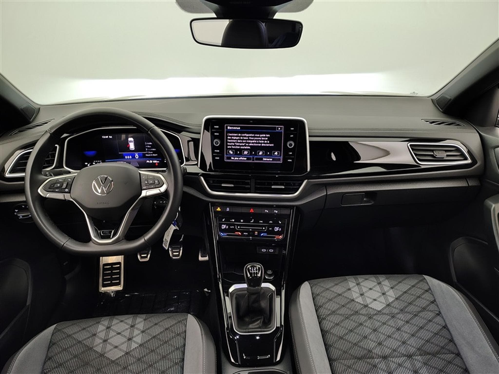 VW T-Roc 1.0 TSI 110cv R-Line CARPLAY / FULL LED / PDC AV+AR / JA 17" (2024) - Foto 8