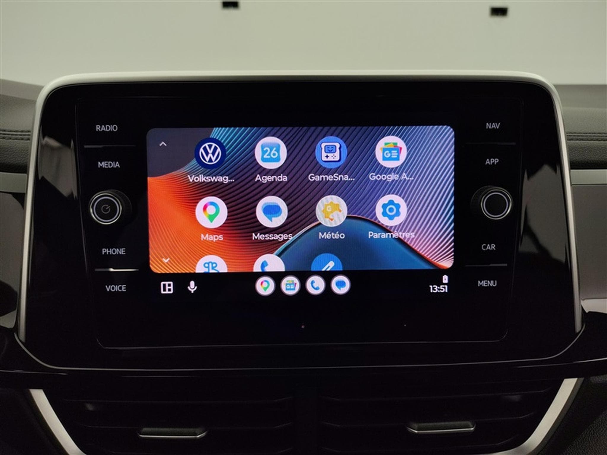 VW T-Roc 1.0 TSI 110cv R-Line CARPLAY / FULL LED / PDC AV+AR / JA 17" (2024) - Foto 20