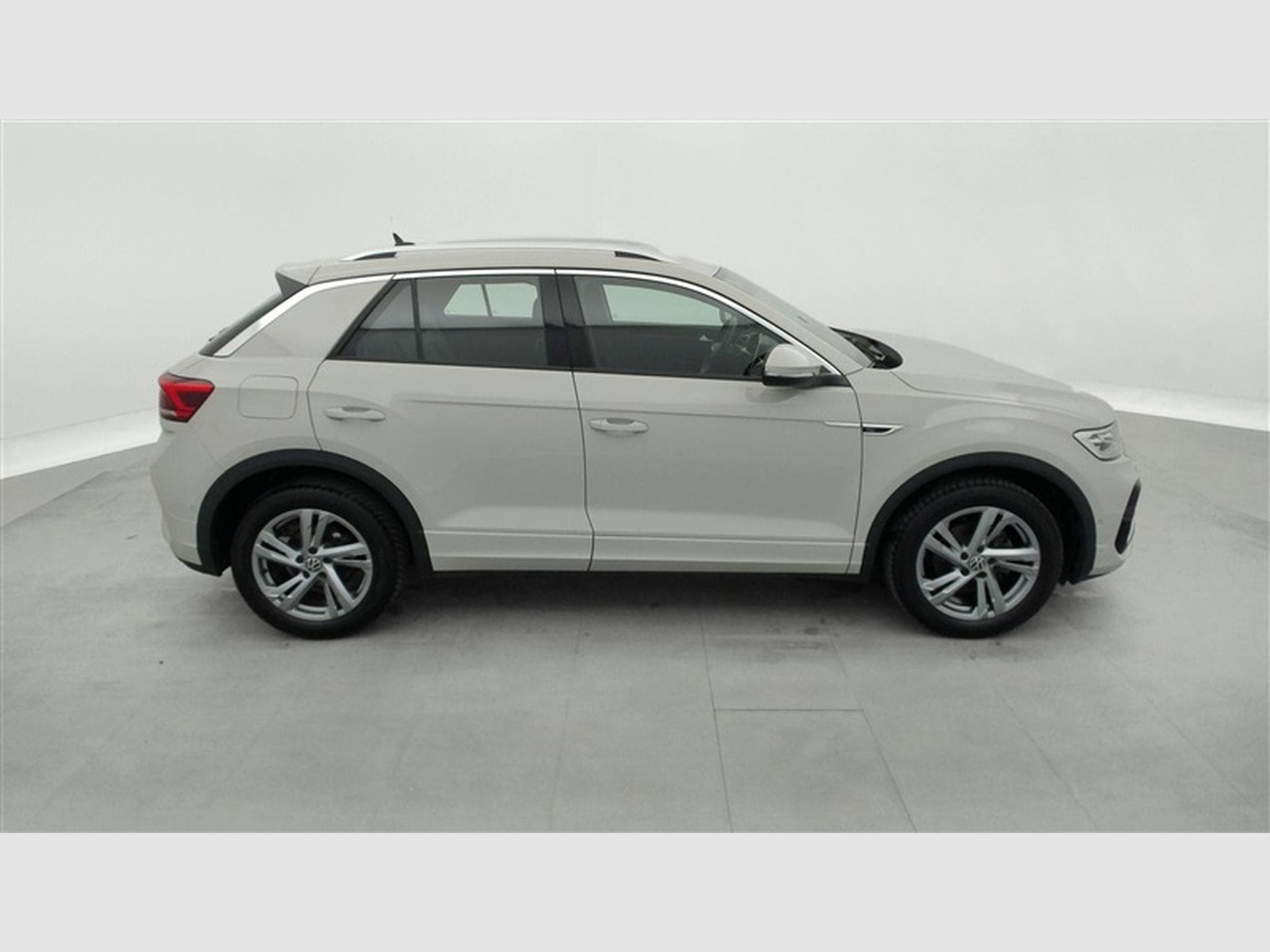 VW T-Roc 1.0 TSI 110cv R-Line CARPLAY / FULL LED / PDC AV+AR / JA 17" (2024) - Foto 24