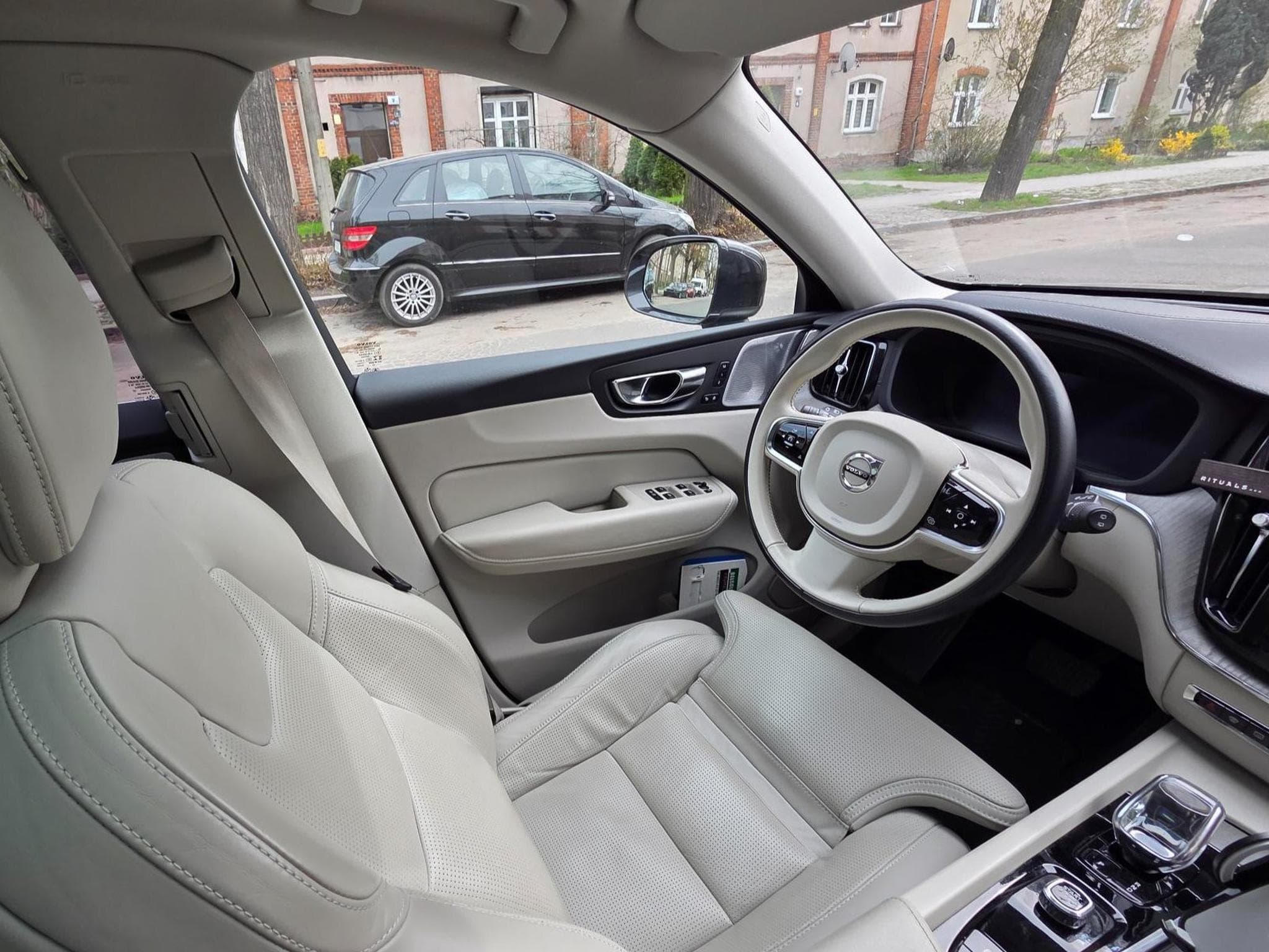 Volvo XC60 T6 Plug In Hybrid Ultra (2022) - Photo 4