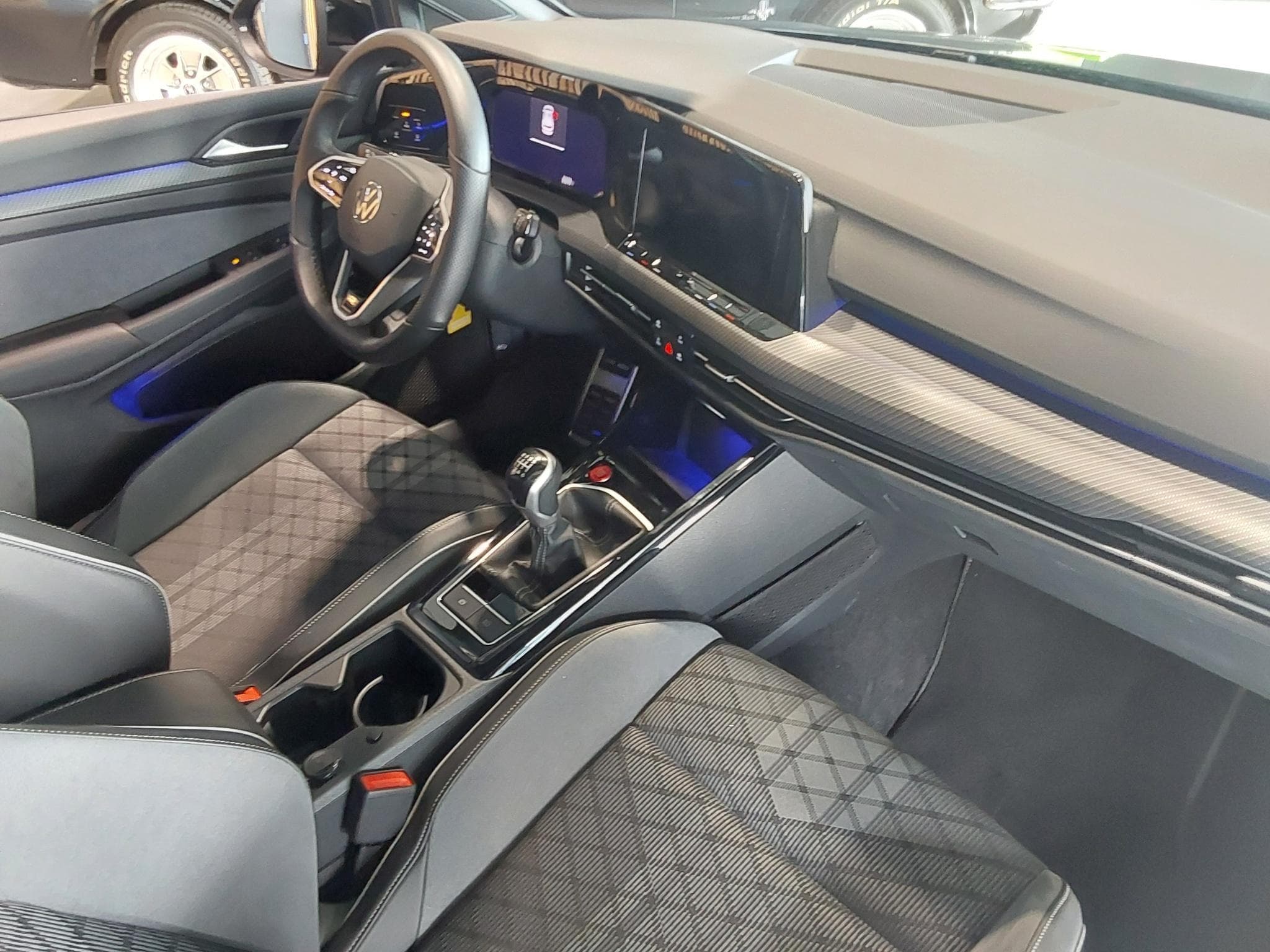 VW Golf 1.5 tsi r-line (2023) - Photo 6