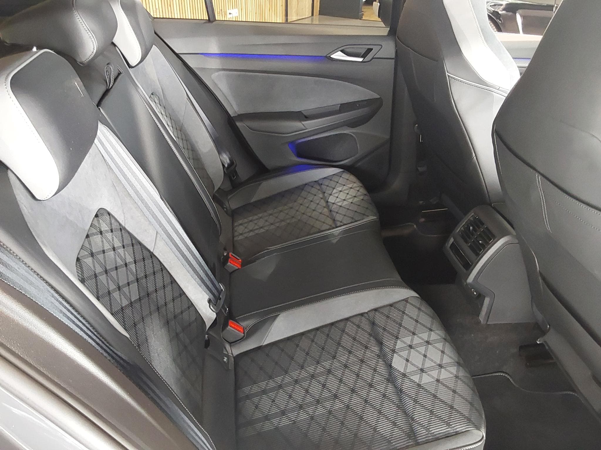 VW Golf 1.5 tsi r-line (2023) - Photo 8