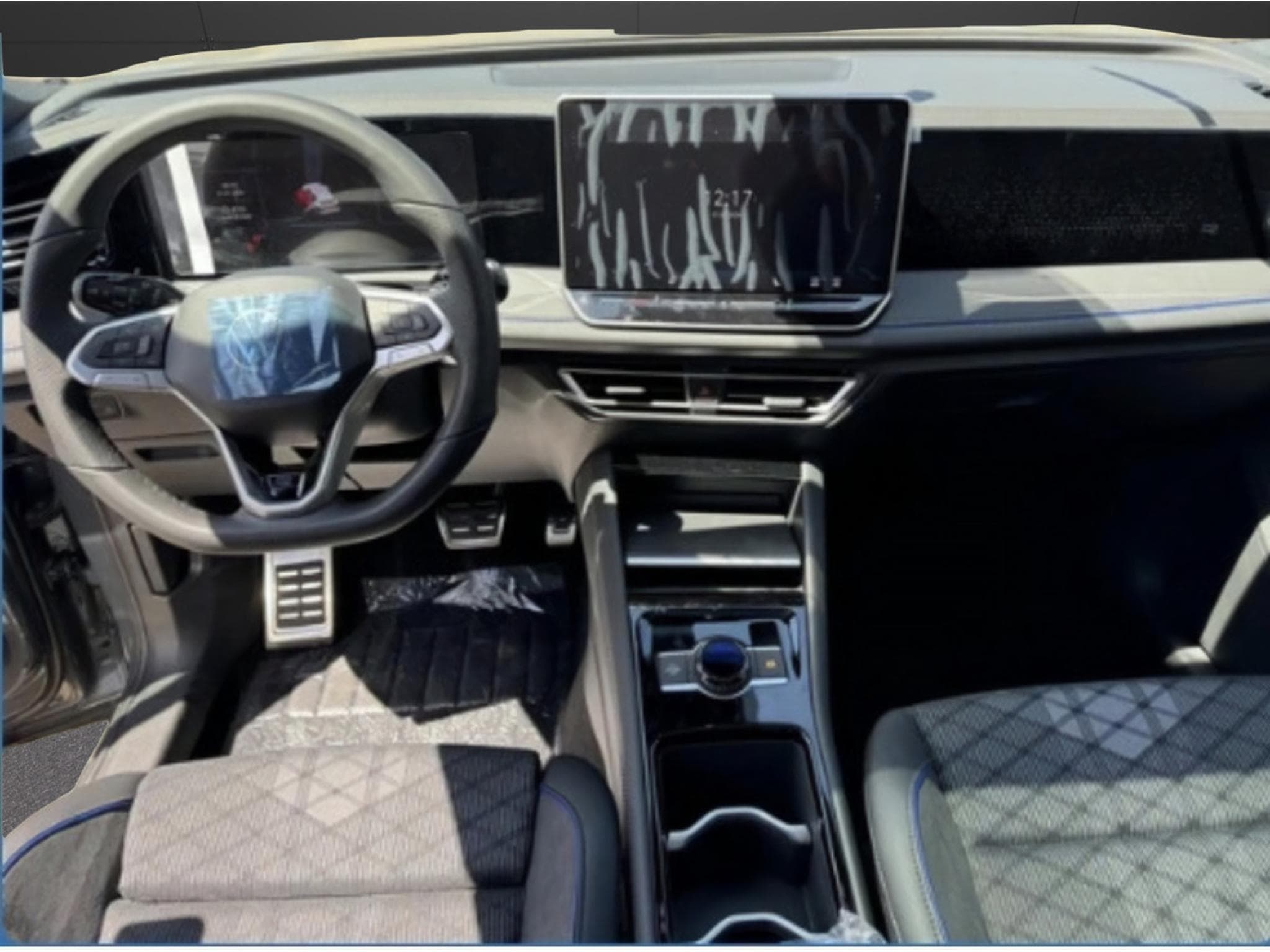 VW Tiguan Tiguan 2.0 TDI/DSG/ R-Line/ AHK/Pano/360°/HUD/Matrix/Massage (2026) - Foto 4
