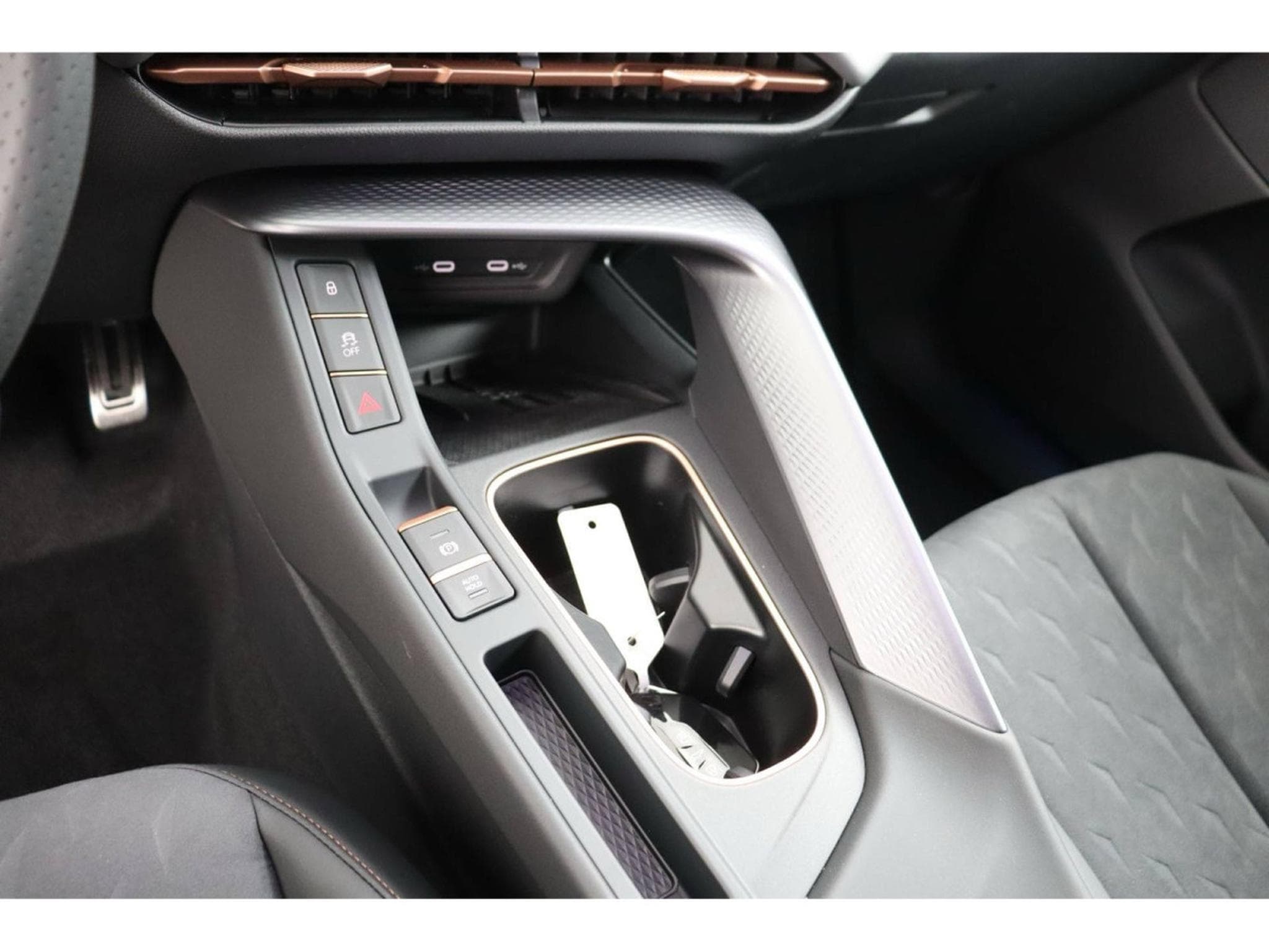 Cupra Terramar Cupra Terramar 1.5 eTSI Hybrid 150 DSG7 V (2026) - Photo 11