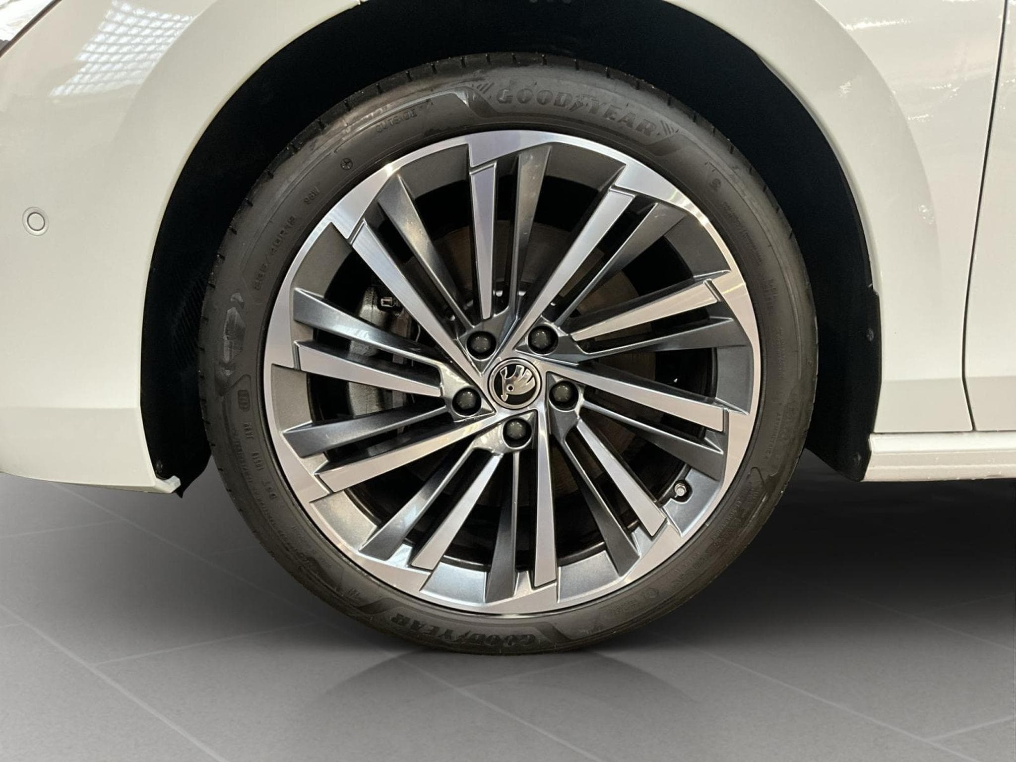 Skoda Superb L&K+DSG+4x4+AHK+LM19+Head-up+Pano+Led+Navi+DAB (2024) - Photo 8