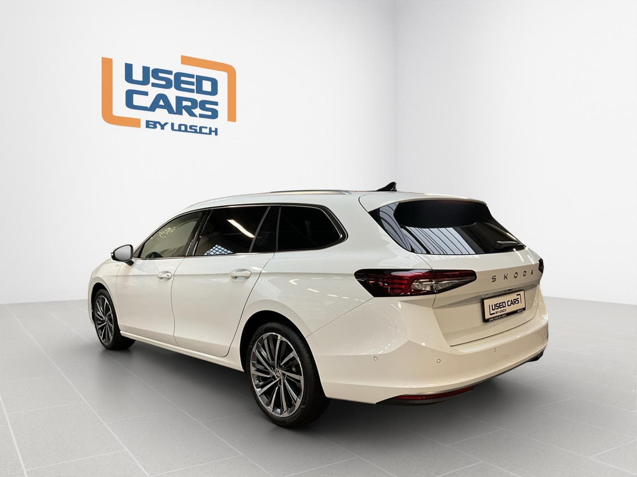 Skoda Superb L&K+DSG+4x4+AHK+LM19+Head-up+Pano+Led+Navi+DAB (2024) - Photo 6