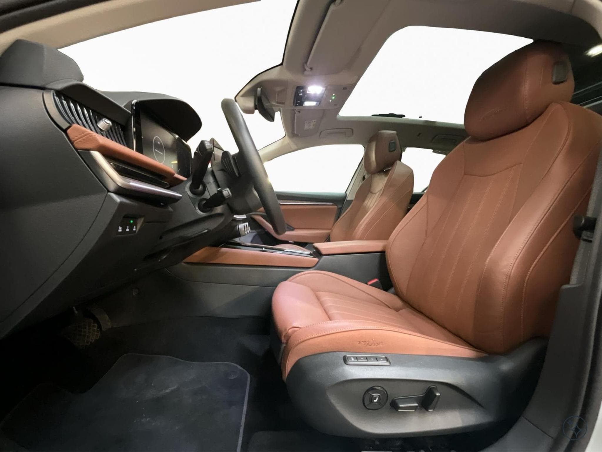 Skoda Superb L&K+DSG+4x4+AHK+LM19+Head-up+Pano+Led+Navi+DAB (2024) - Photo 9