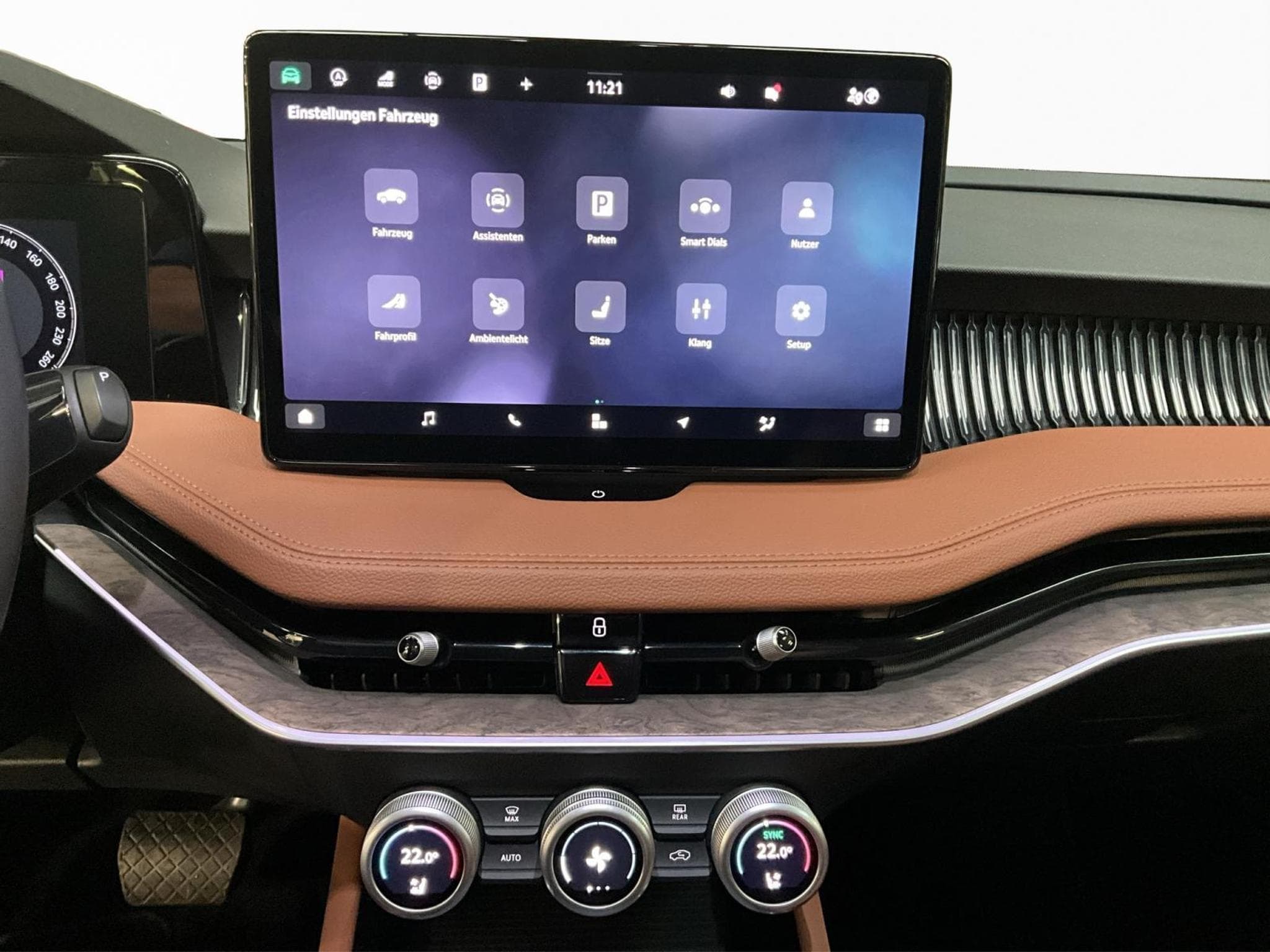 Skoda Superb L&K+DSG+4x4+AHK+LM19+Head-up+Pano+Led+Navi+DAB (2024) - Photo 13