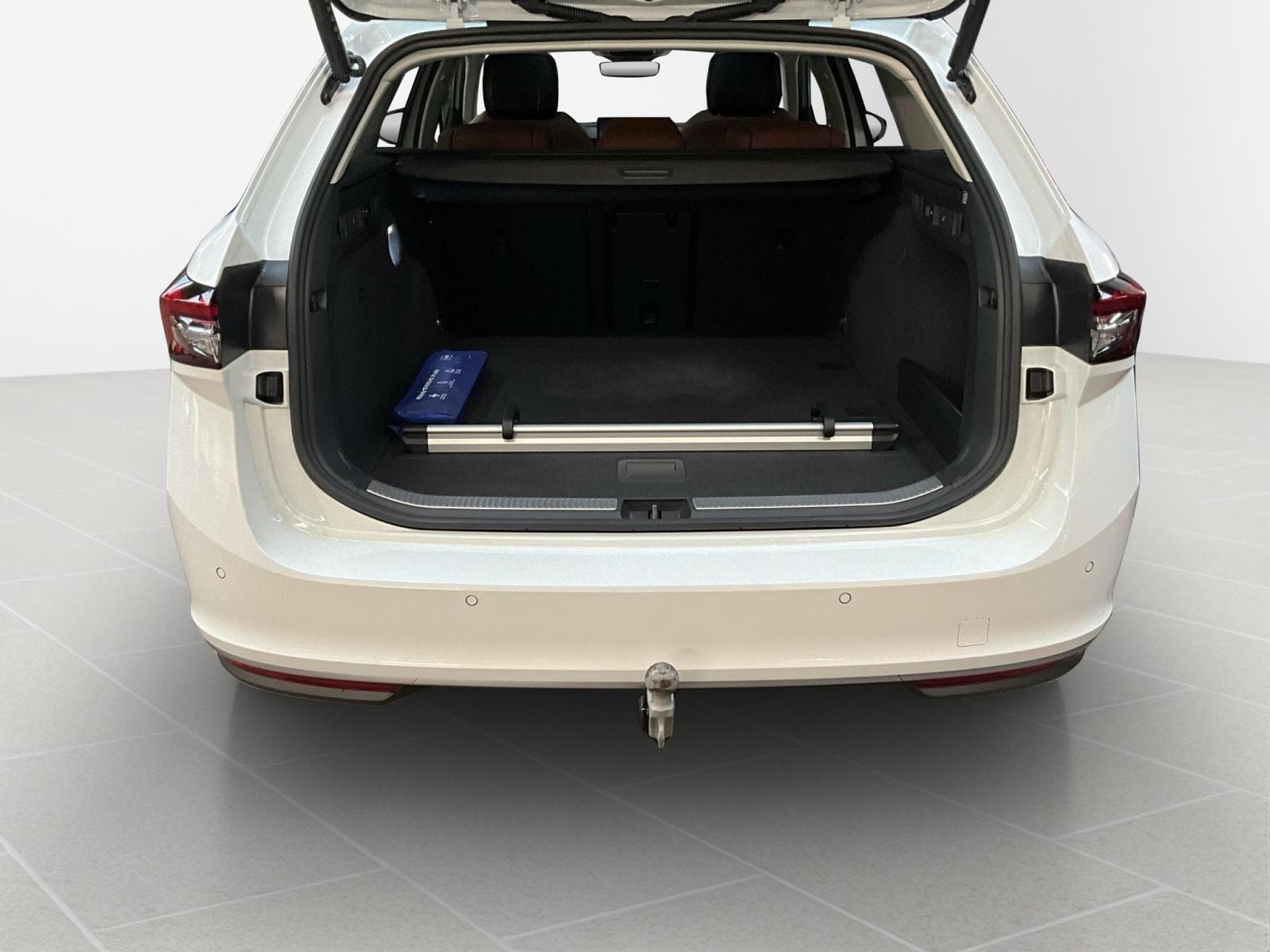 Skoda Superb L&K+DSG+4x4+AHK+LM19+Head-up+Pano+Led+Navi+DAB (2024) - Photo 17