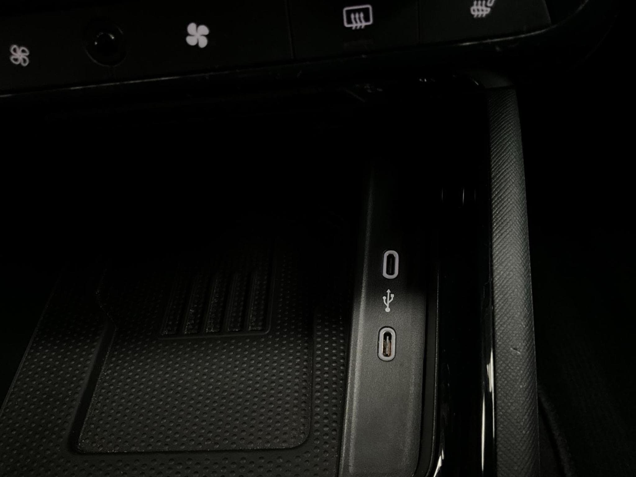 Skoda Kamiq Monte-Carlo+DSG+P.Park&Go+Led+Navi+DAB (2025) - Photo 21