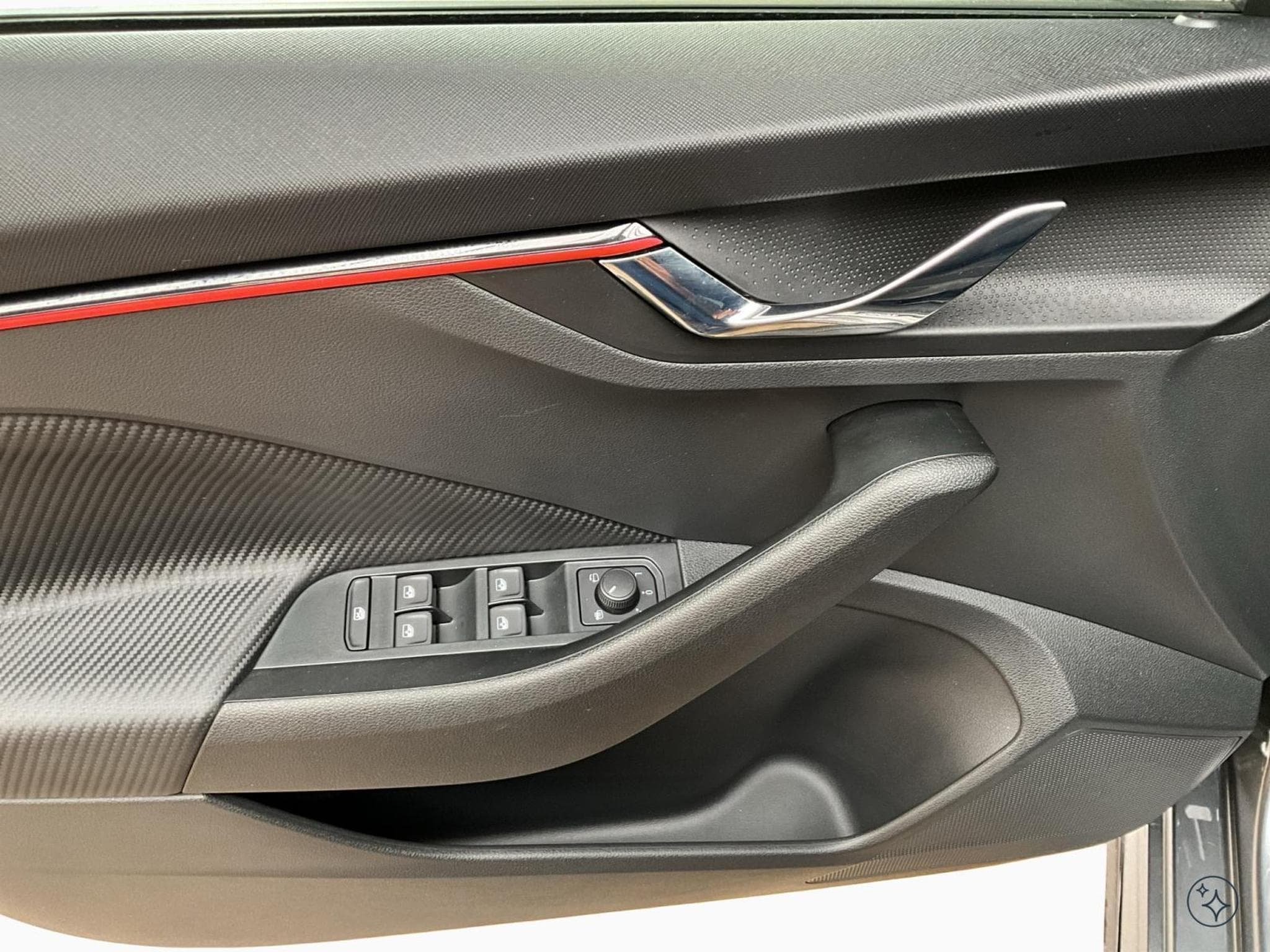 Skoda Kamiq Monte-Carlo+Navi+Led+DAB+Pano+Keyless (2025) - Photo 14