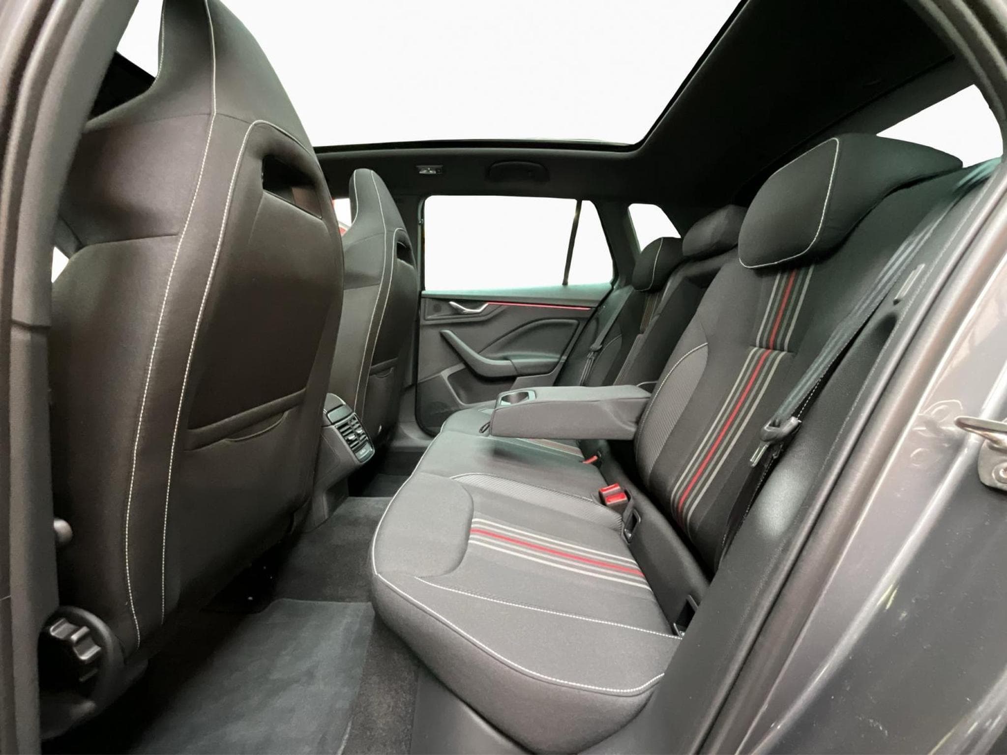 Skoda Kamiq Monte-Carlo+Navi+Led+DAB+Pano+Keyless (2025) - Photo 16