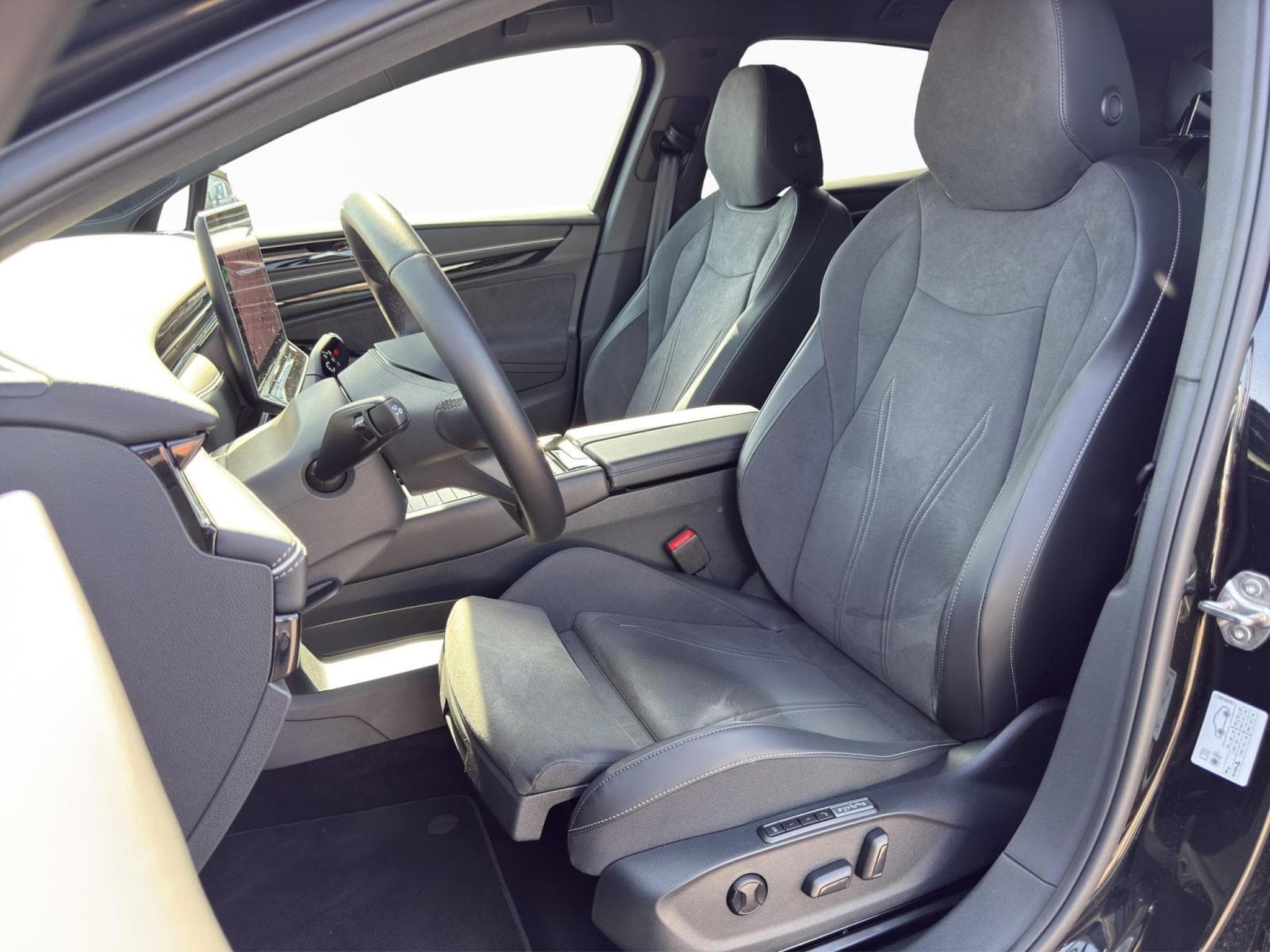 VW ID.7 Pro 210 kW / 77 kWh (2026) - Foto 2