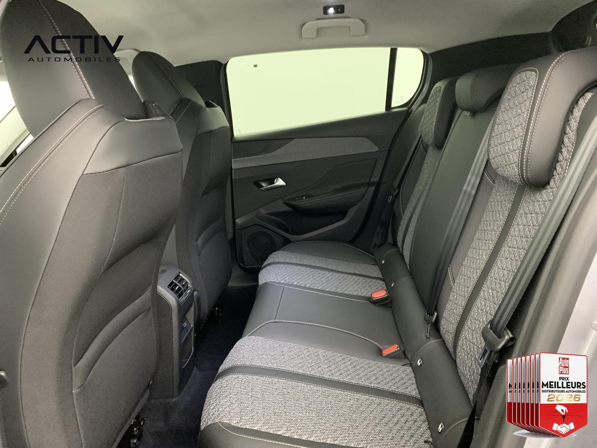 Peugeot 308 Hybrid 145 e-DCS6 Allure (2026) - Photo 16