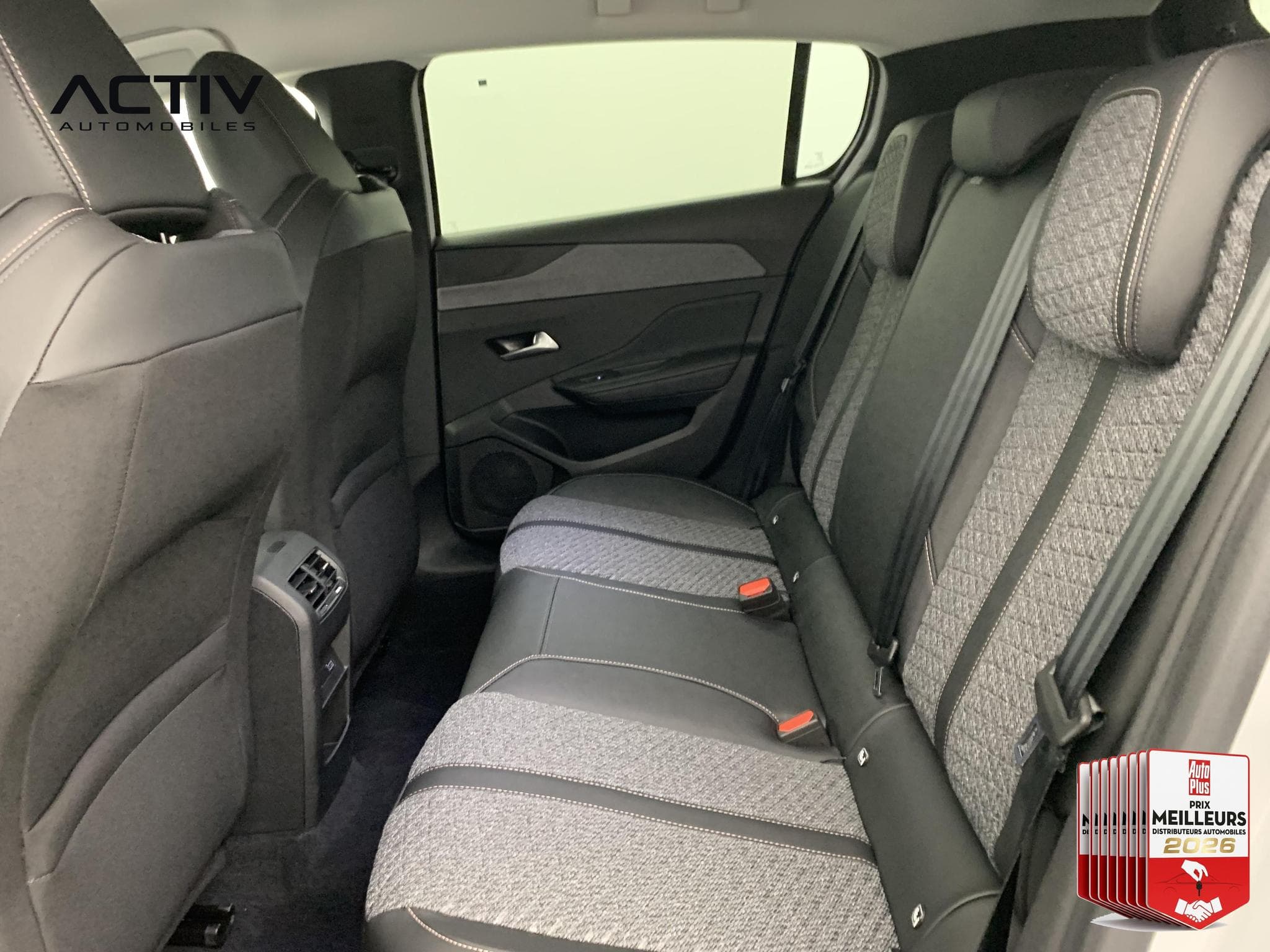 Peugeot 308 Hybrid 145 e-DCS6 Allure (2026) - Photo 18