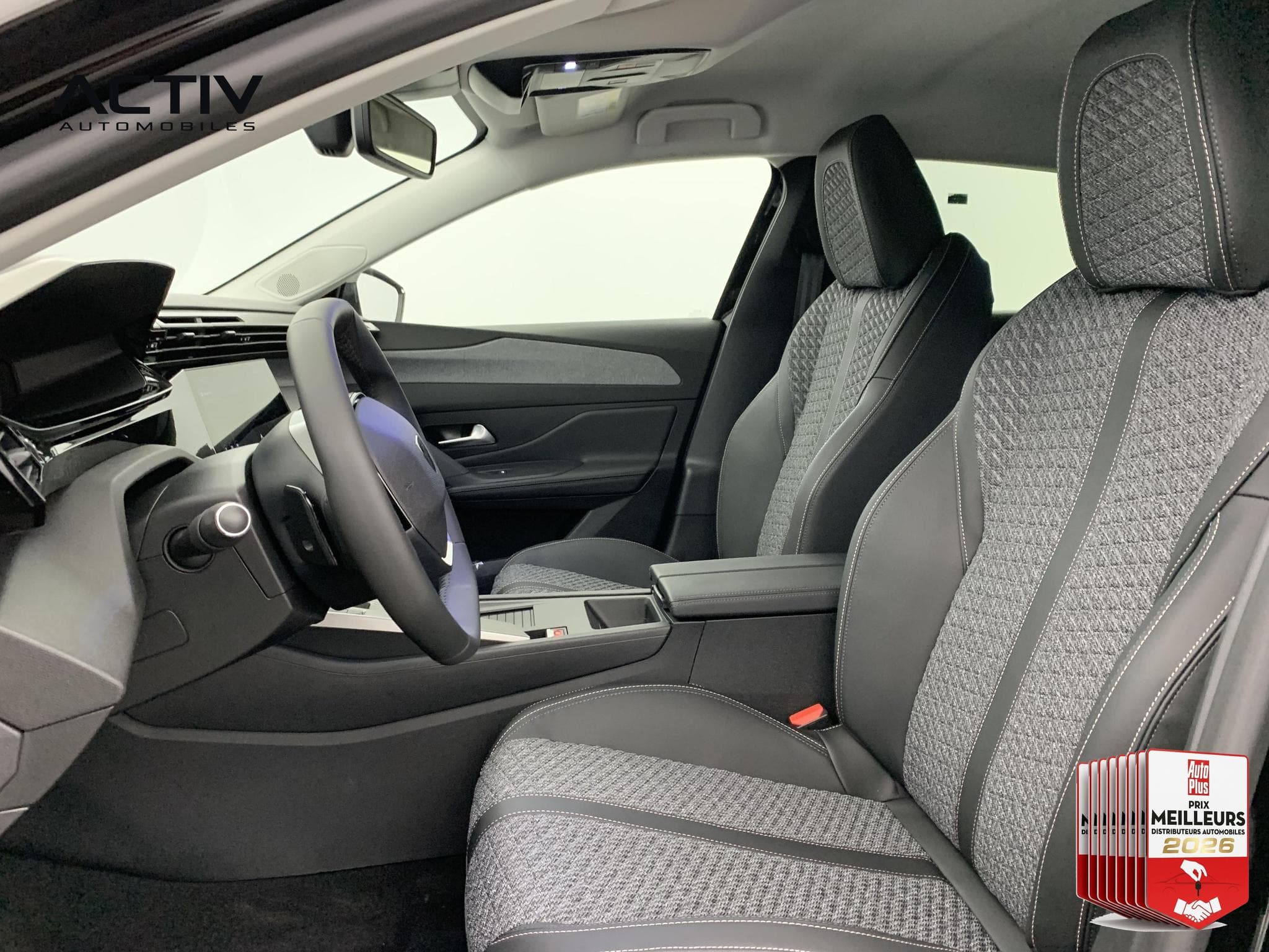 Peugeot 308 Hybrid 145 e-DCS6 Allure (2026) - Photo 17