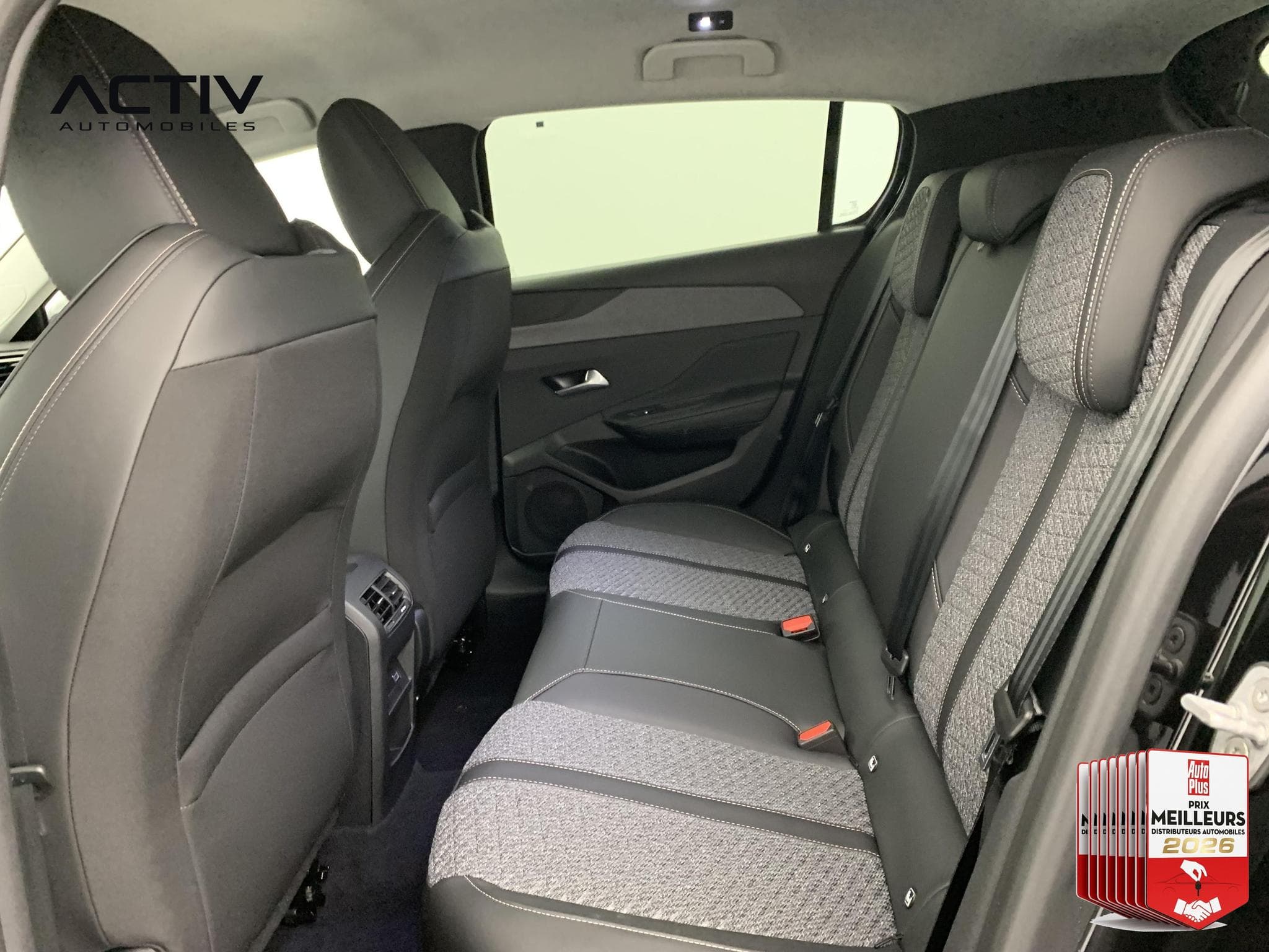 Peugeot 308 Hybrid 145 e-DCS6 Allure (2026) - Photo 18