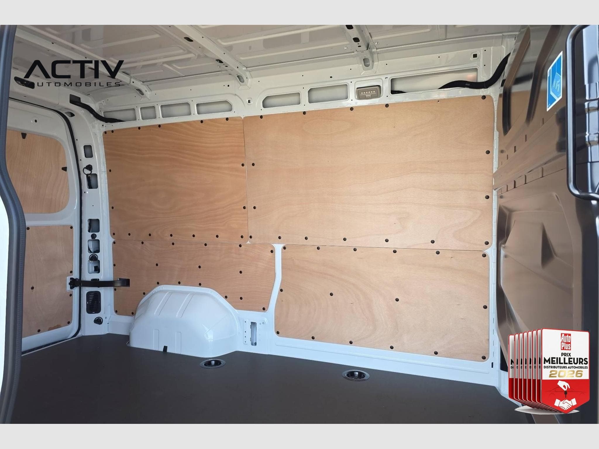 Renault Master BLUE DCI 130 L2H2 3T5 TR EXTRA (2025) - Foto 10