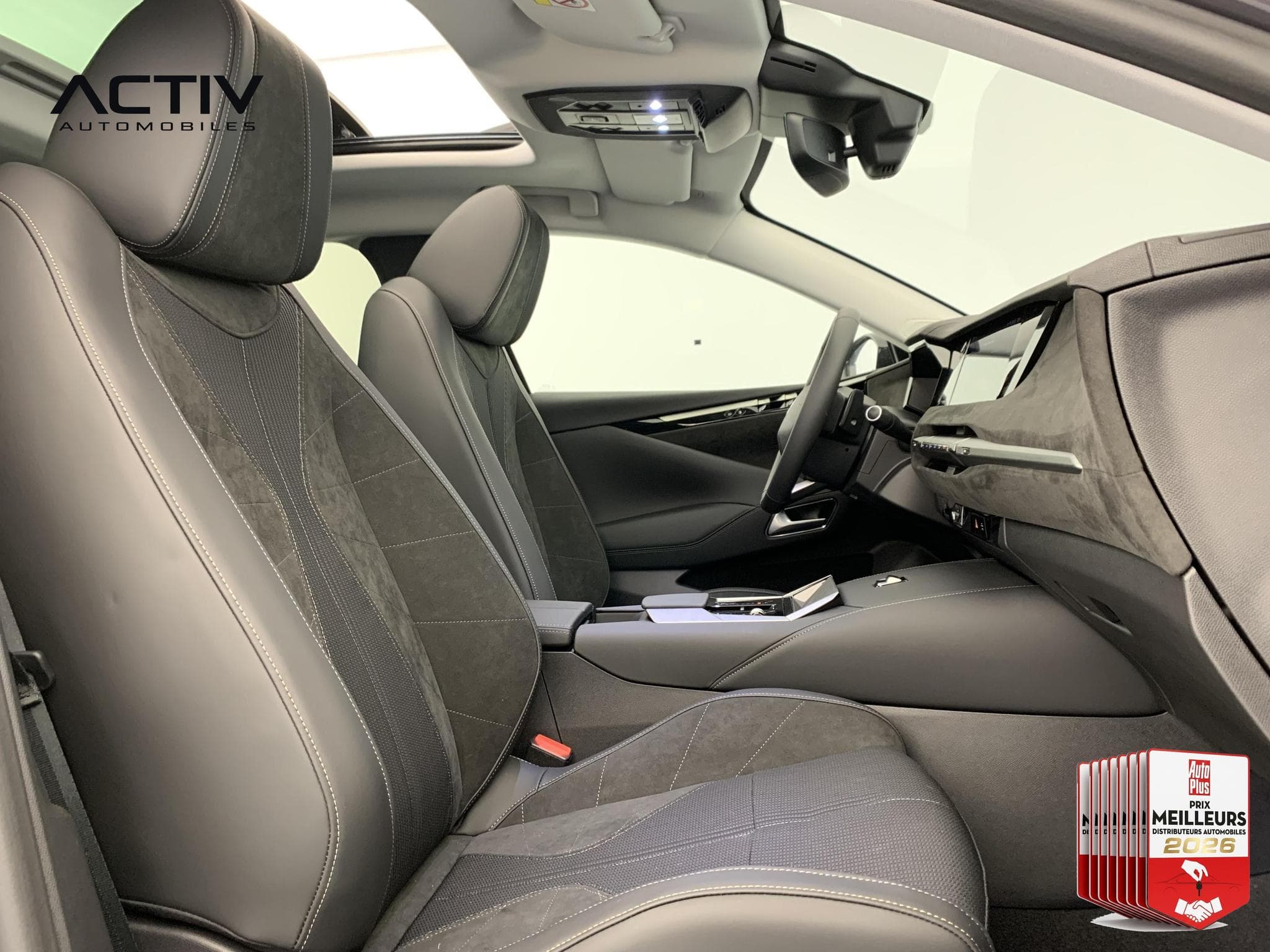 DS Automobiles DS4 Hybride 145 e-DCT6 Etoile - Alcantara (2026) - Photo 9