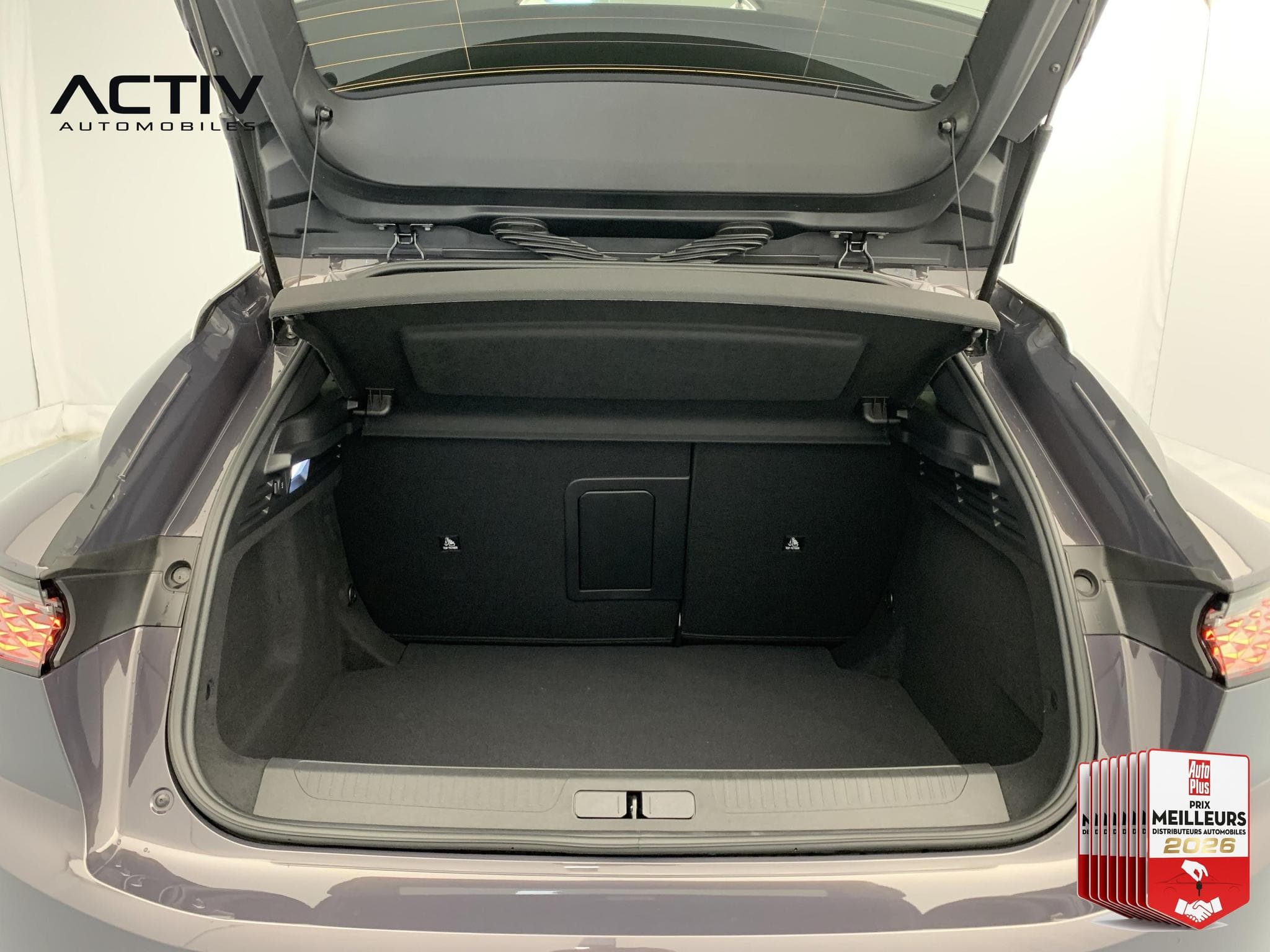 DS Automobiles DS4 Hybride 145 e-DCT6 Etoile - Alcantara (2026) - Photo 11