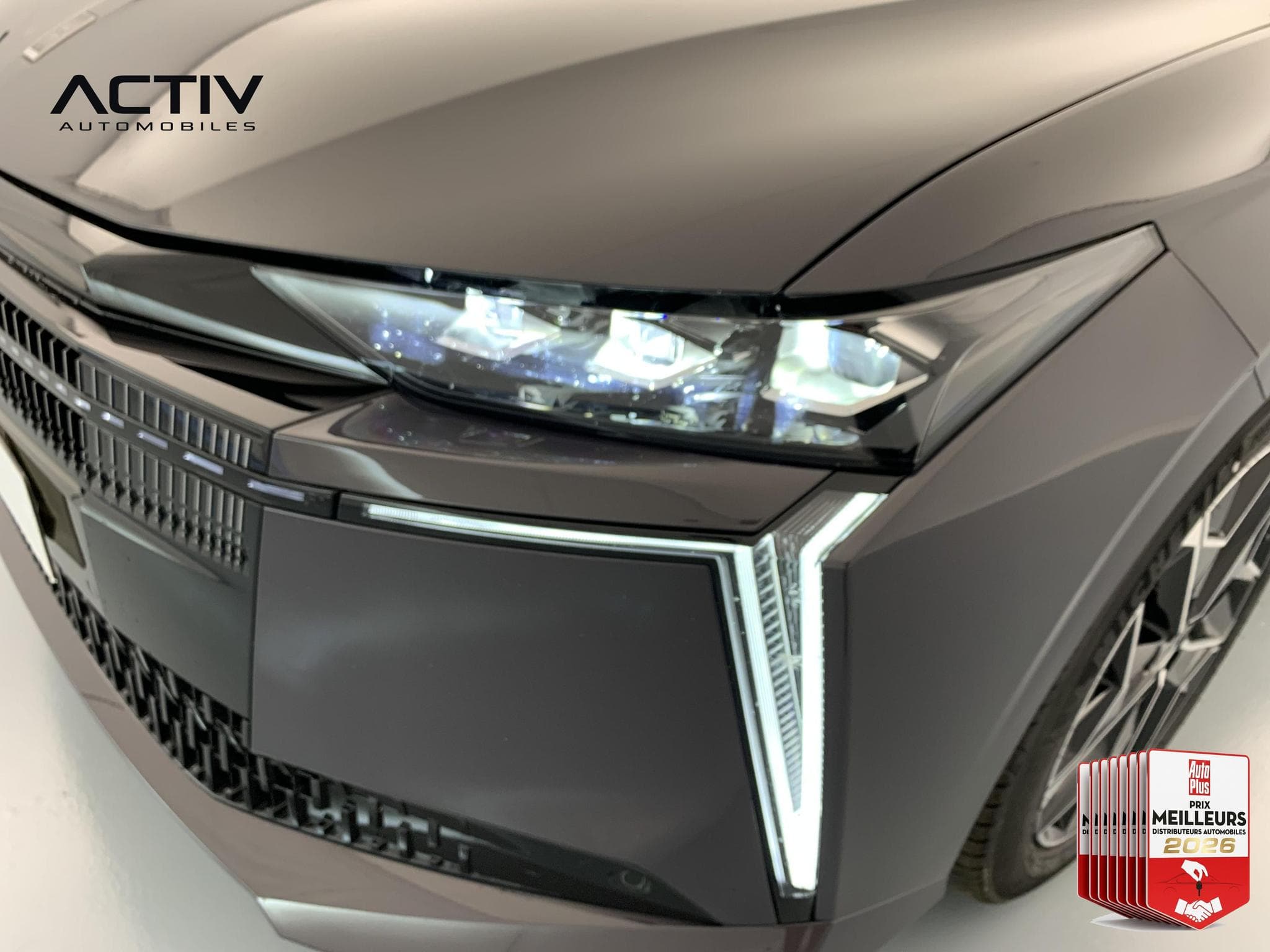 DS Automobiles DS4 Hybride 145 e-DCT6 Etoile - Alcantara (2026) - Photo 24