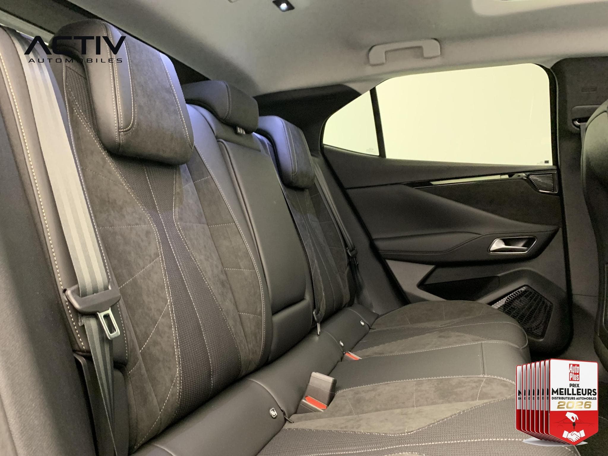 DS Automobiles DS4 Hybride 145 e-DCT6 Etoile - Alcantara (2026) - Photo 10