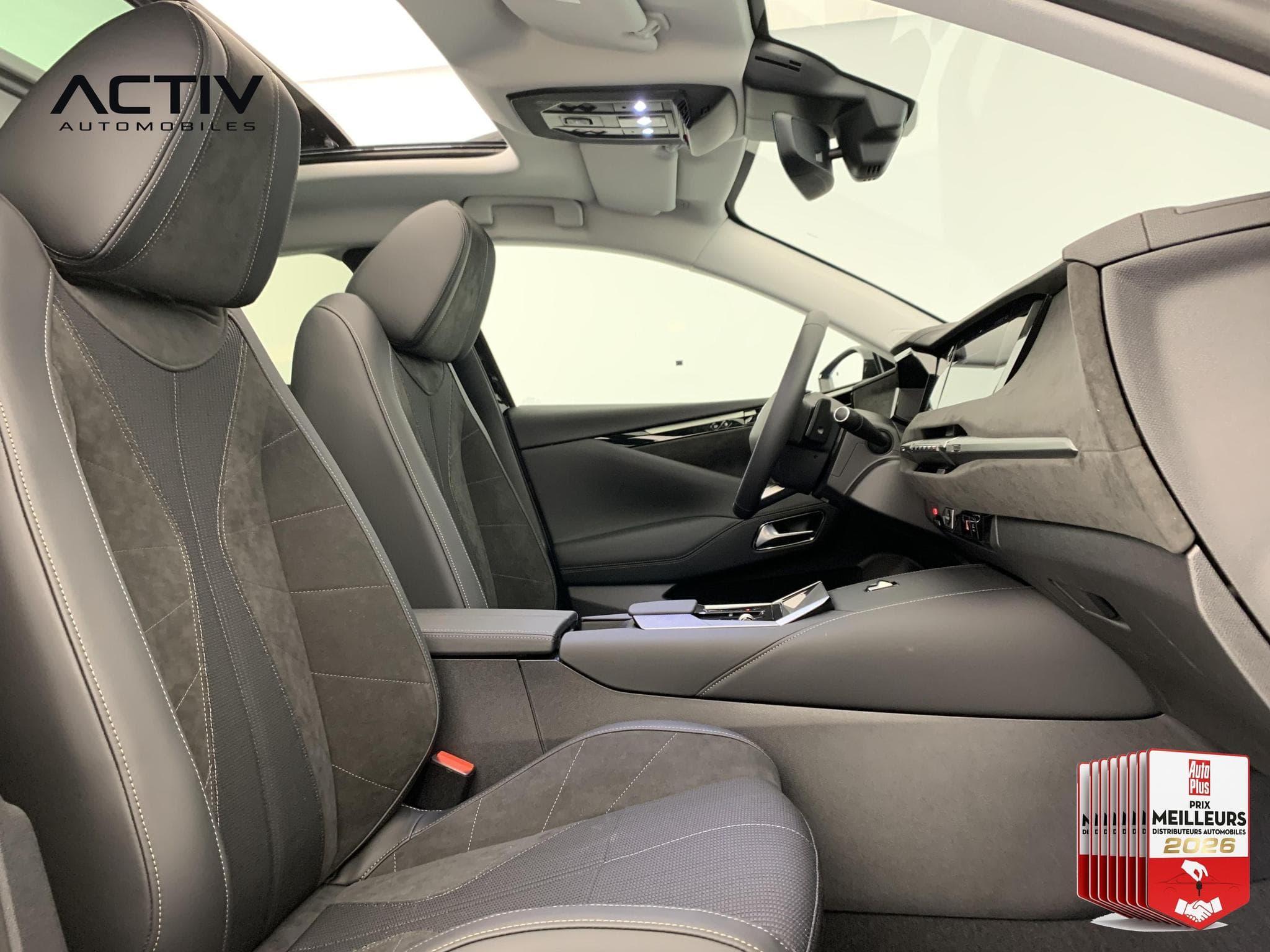 DS Automobiles DS4 Hybride 145 e-DCT6 Etoile - Alcantara (2026) - Photo 9