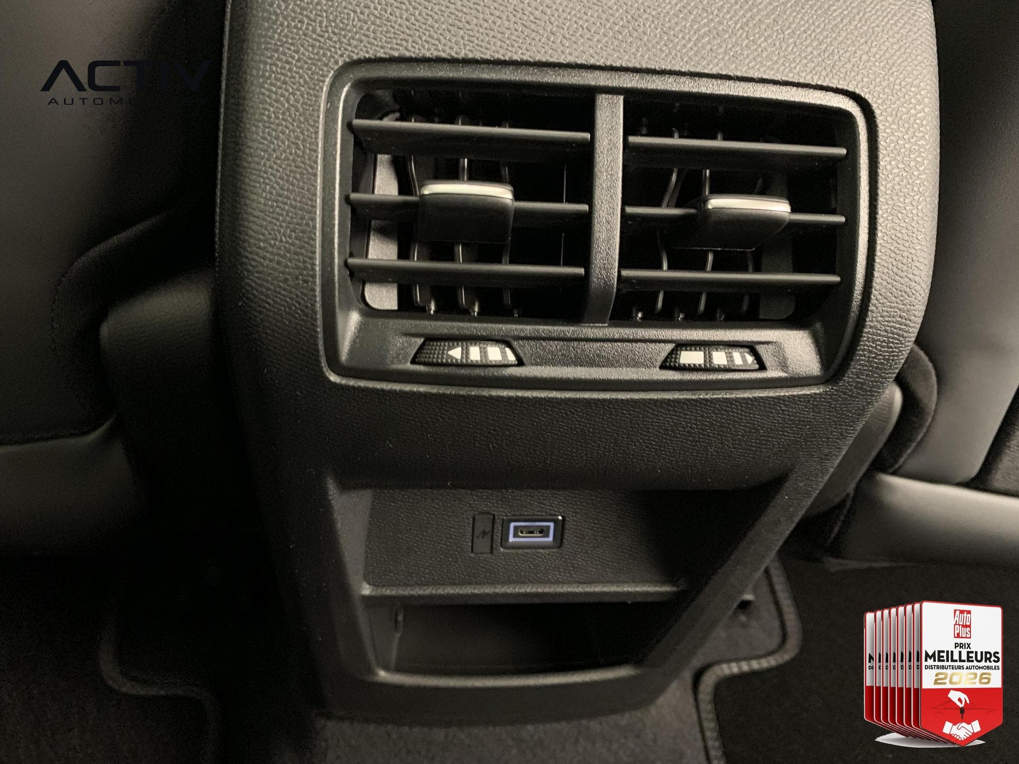 DS Automobiles DS4 Hybride 145 e-DCT6 Etoile - Alcantara (2026) - Photo 17