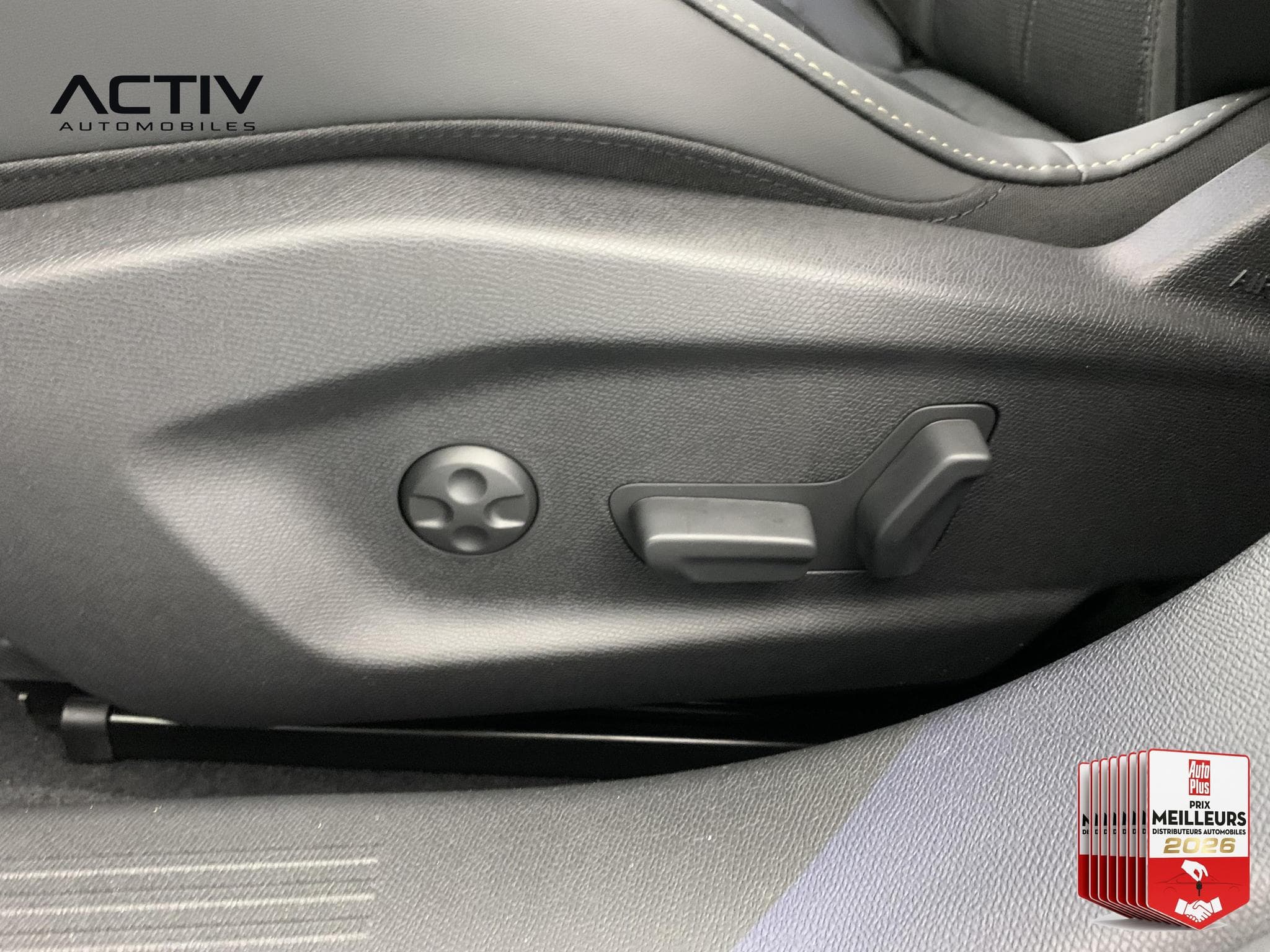 DS Automobiles DS4 Hybride 145 e-DCT6 Etoile - Alcantara (2026) - Photo 23