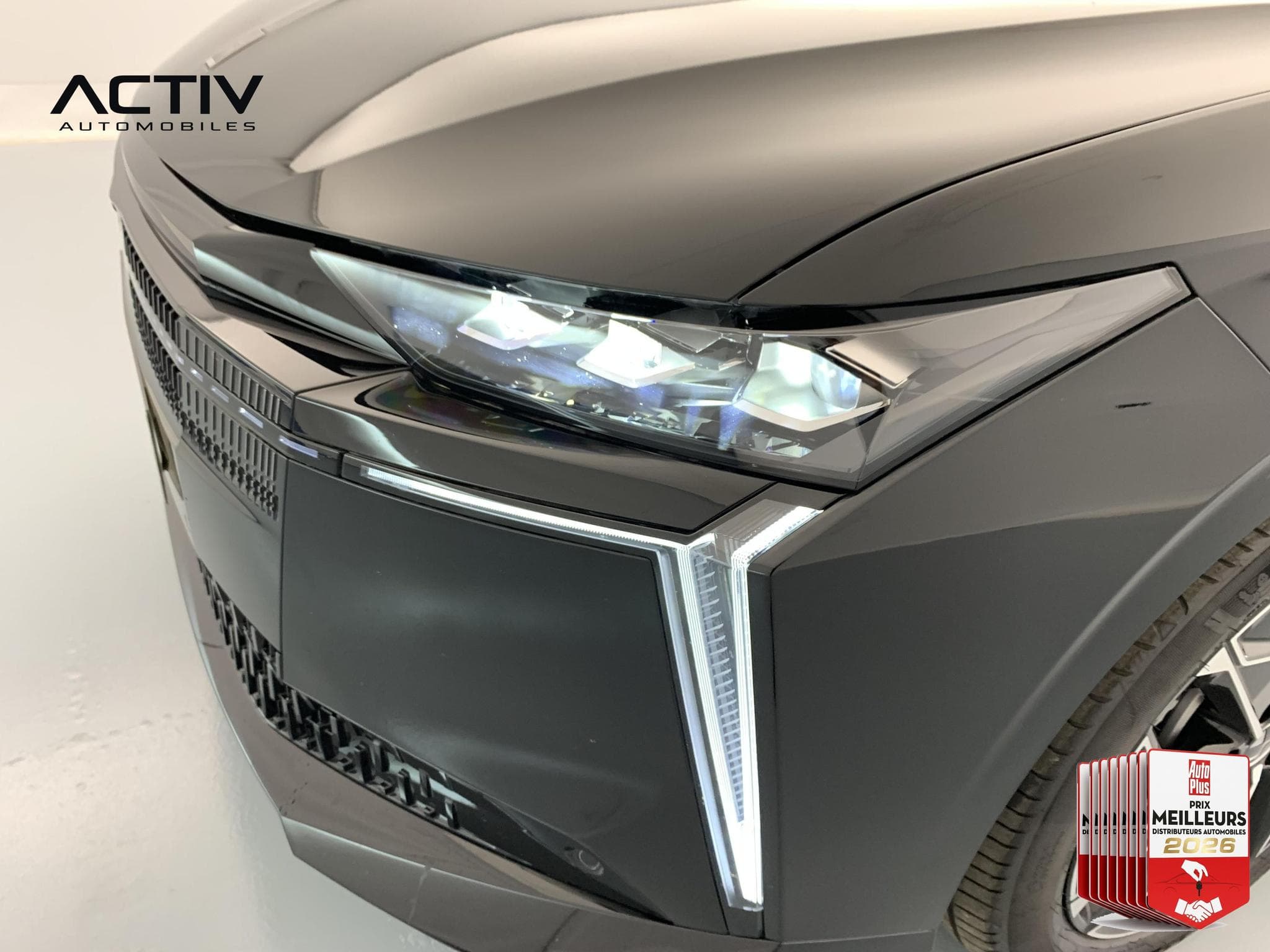 DS Automobiles DS4 Hybride 145 e-DCT6 Etoile - Alcantara (2026) - Photo 25