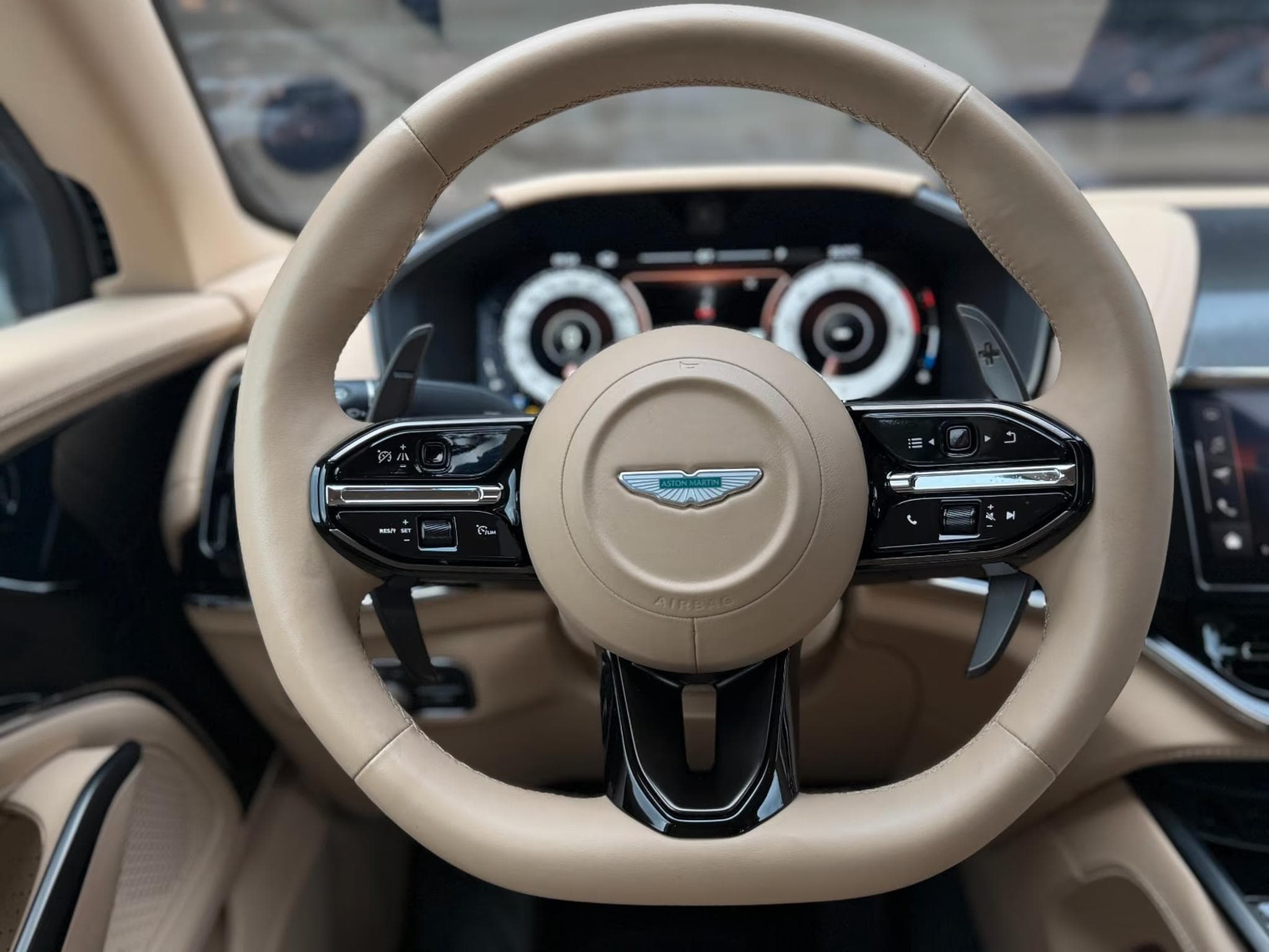 Aston-Martin DBX 707 (2026) - Photo 10