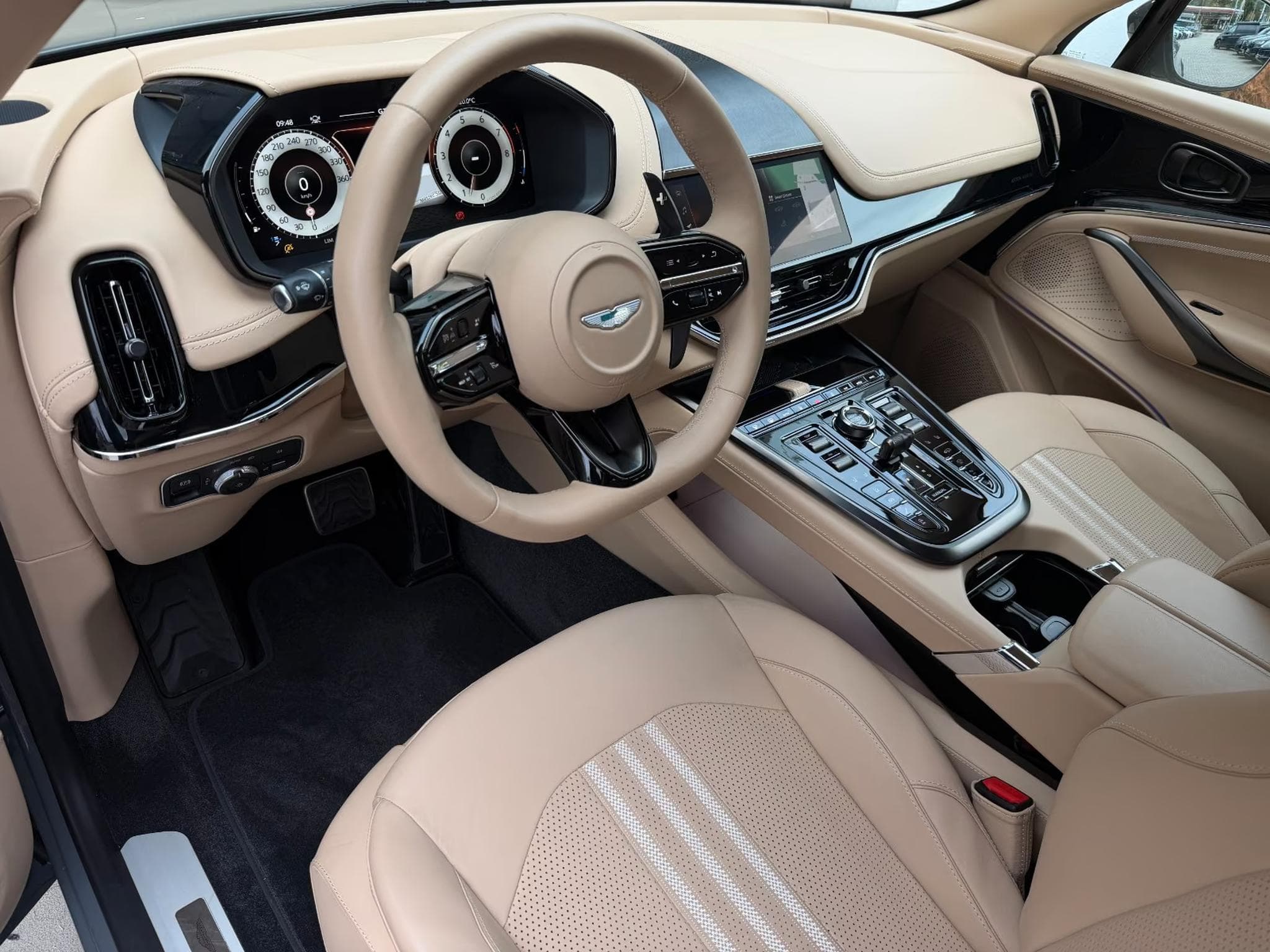 Aston-Martin DBX 707 (2026) - Photo 8