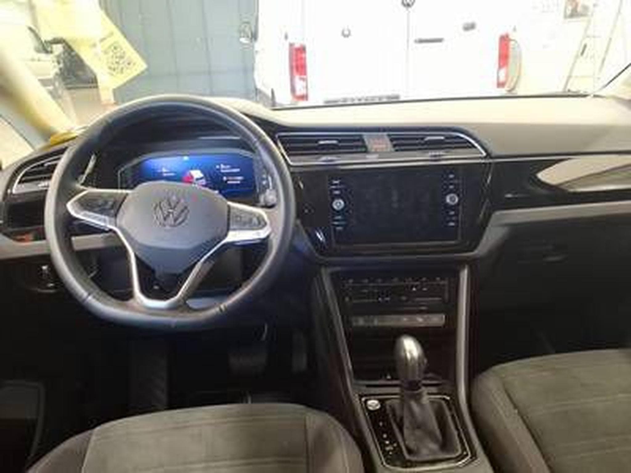 VW Touran Highline 1.5 TSI 150 CV DSG7* 7 PLACES * ATTELAGE *HAYON* (2026) - Photo 5