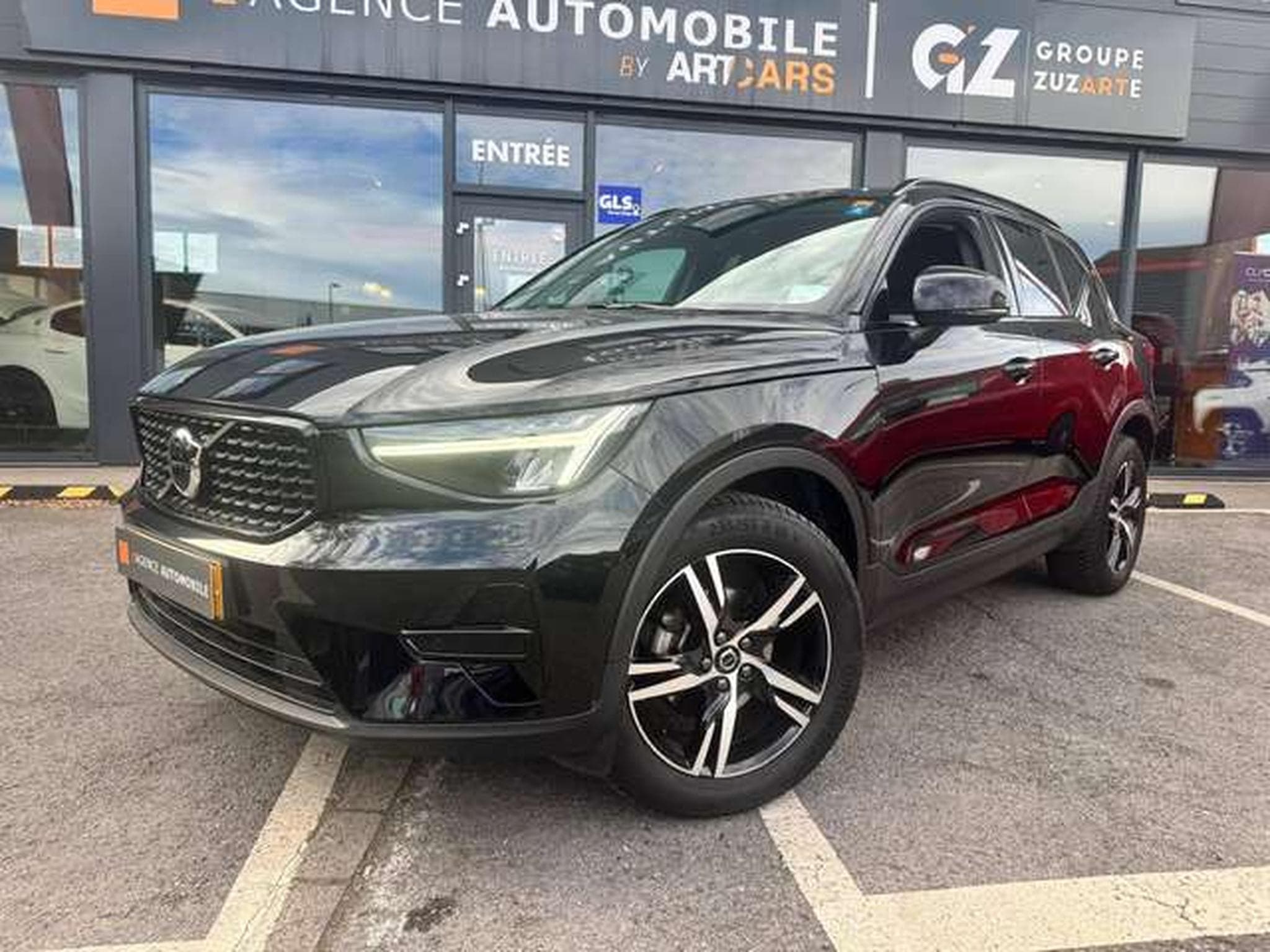 Volvo XC40 XC40 T2 Plus Dark / 1ER OWNER / JUSQU'A 36MOIS DE GARANTIE (2022) - Photo 2