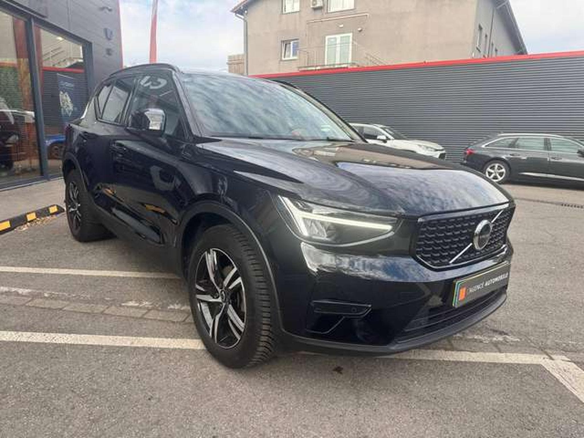 Volvo XC40 XC40 T2 Plus Dark / 1ER OWNER / JUSQU'A 36MOIS DE GARANTIE (2022) - Photo 4